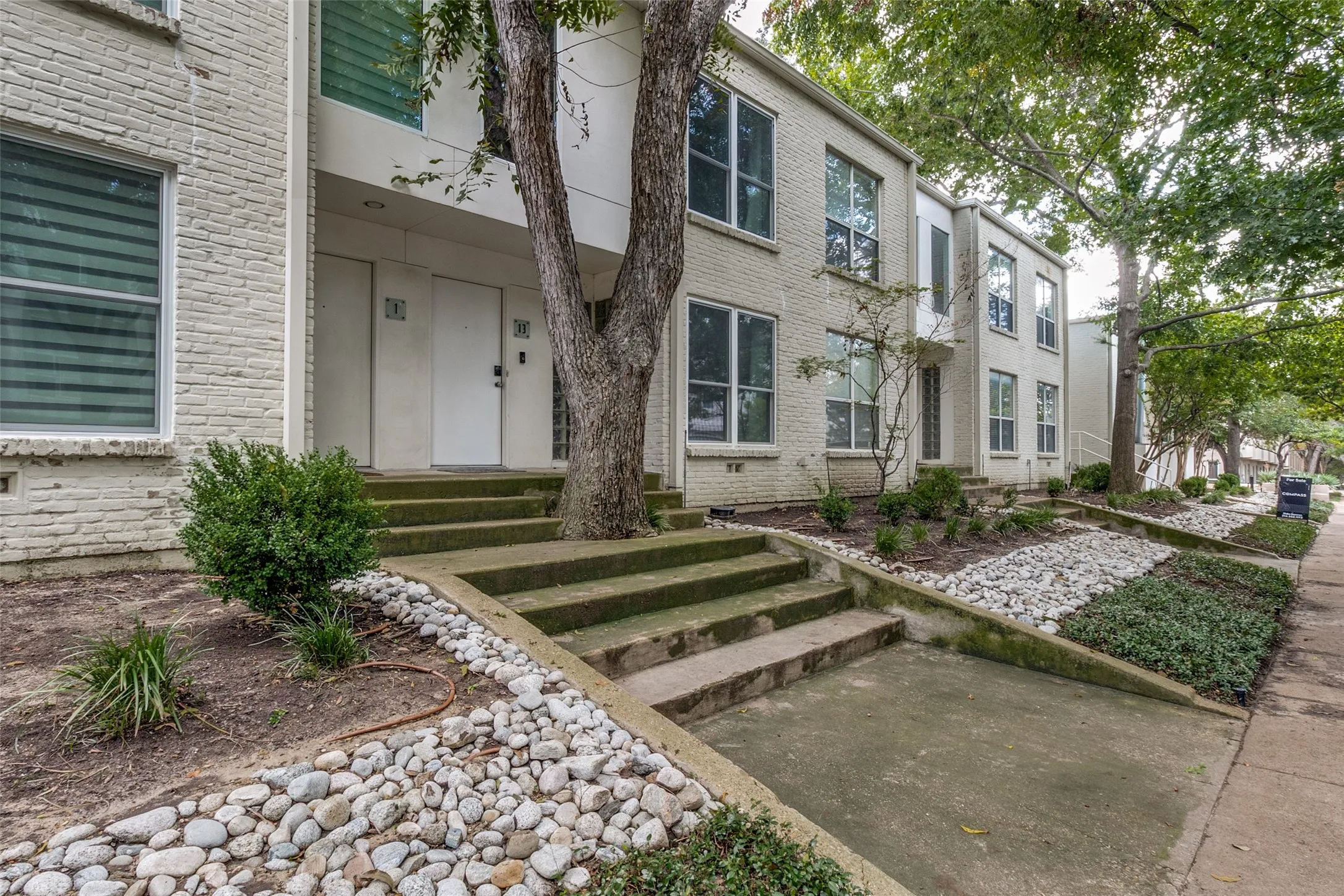 Condominium For Sale in Dallas County , 4122 Travis Street 13, Dallas, Texas 75204, 1 Bedroom, 2 Bathroom, Garage spaces, 1,087 Sqft, built in 1997, mls#21380588, Real Estate Agent in Dallas, Homes For Sale in Dallas county, Homes For Sale in Dallas, Realtor in Dallas Texas, Real Estate Brokerage Independent Realty Texas, Luminita Cordes Realtor