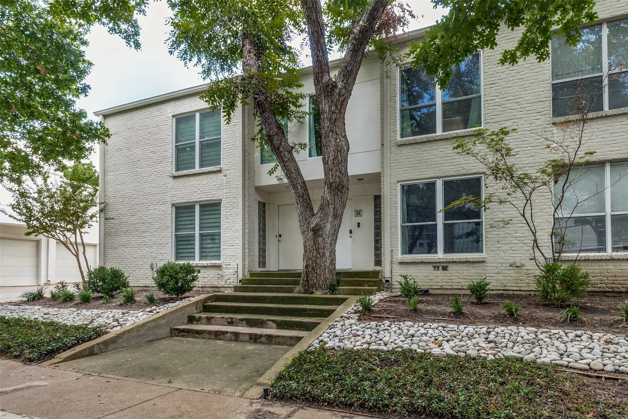 Condominium For Sale in Dallas County , 4122 Travis Street 13, Dallas, Texas 75204, 1 Bedroom, 2 Bathroom, Garage spaces, 1,087 Sqft, built in 1997, mls#21380588, Real Estate Agent in Dallas, Homes For Sale in Dallas county, Homes For Sale in Dallas, Realtor in Dallas Texas, Real Estate Brokerage Independent Realty Texas, Luminita Cordes Realtor