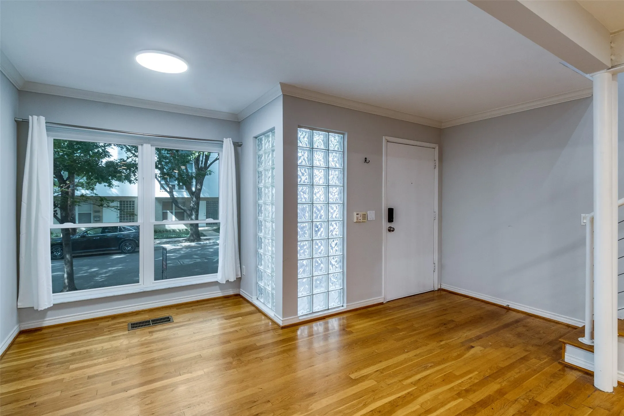 Condominium For Sale in Dallas County , 4122 Travis Street 13, Dallas, Texas 75204, 1 Bedroom, 2 Bathroom, Garage spaces, 1,087 Sqft, built in 1997, mls#21380588, Real Estate Agent in Dallas, Homes For Sale in Dallas county, Homes For Sale in Dallas, Realtor in Dallas Texas, Real Estate Brokerage Independent Realty Texas, Luminita Cordes Realtor