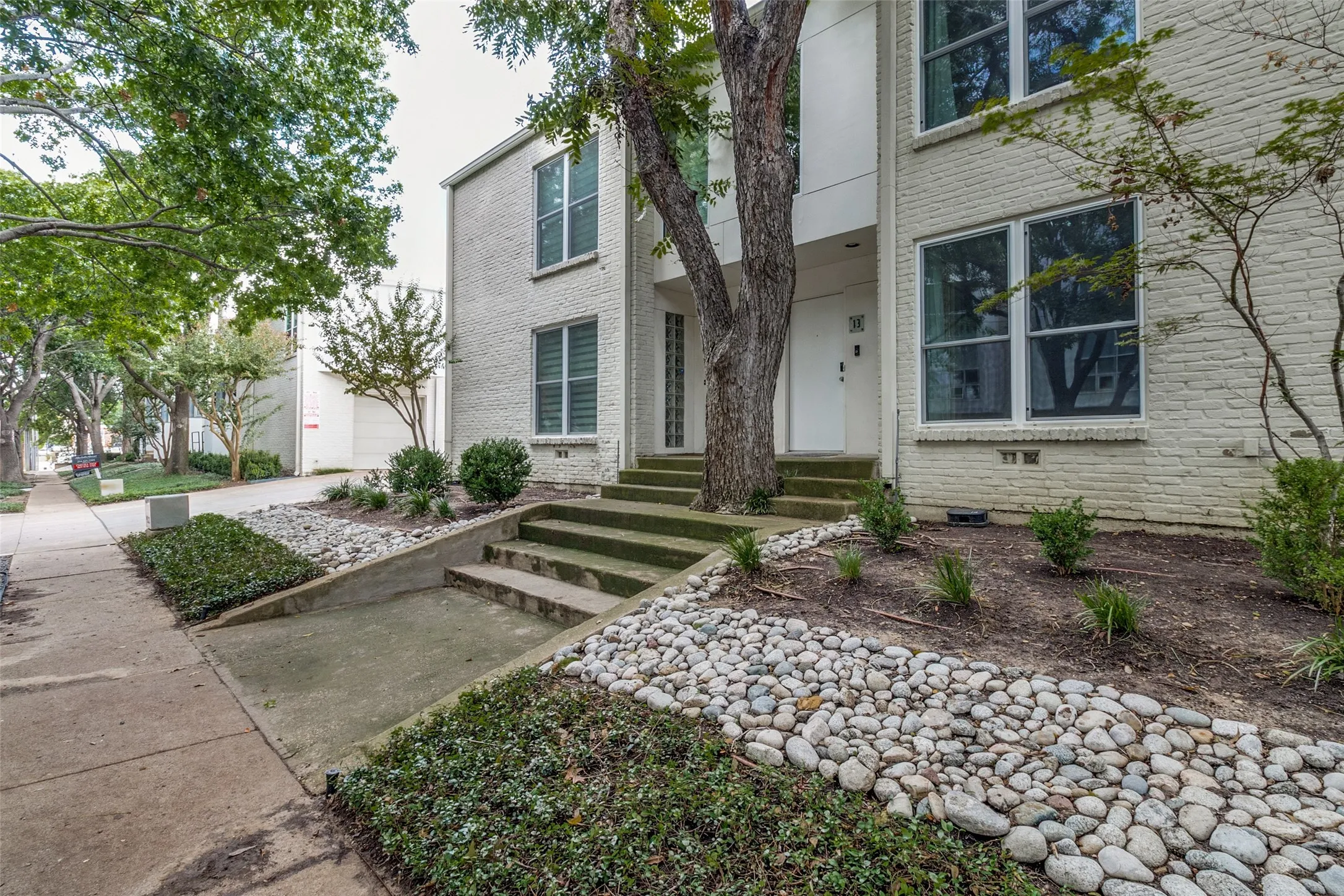 Condominium For Sale in Dallas County , 4122 Travis Street 13, Dallas, Texas 75204, 1 Bedroom, 2 Bathroom, Garage spaces, 1,087 Sqft, built in 1997, mls#21380588, Real Estate Agent in Dallas, Homes For Sale in Dallas county, Homes For Sale in Dallas, Realtor in Dallas Texas, Real Estate Brokerage Independent Realty Texas, Luminita Cordes Realtor