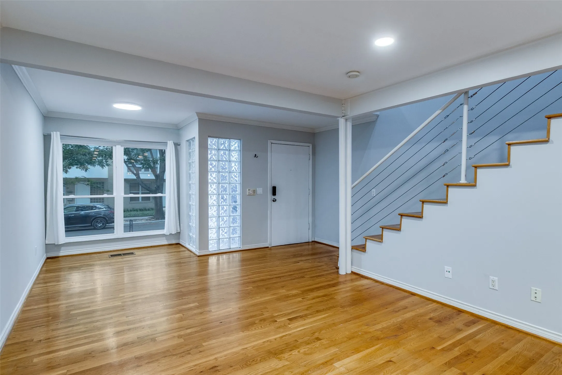 Condominium For Sale in Dallas County , 4122 Travis Street 13, Dallas, Texas 75204, 1 Bedroom, 2 Bathroom, Garage spaces, 1,087 Sqft, built in 1997, mls#21380588, Real Estate Agent in Dallas, Homes For Sale in Dallas county, Homes For Sale in Dallas, Realtor in Dallas Texas, Real Estate Brokerage Independent Realty Texas, Luminita Cordes Realtor