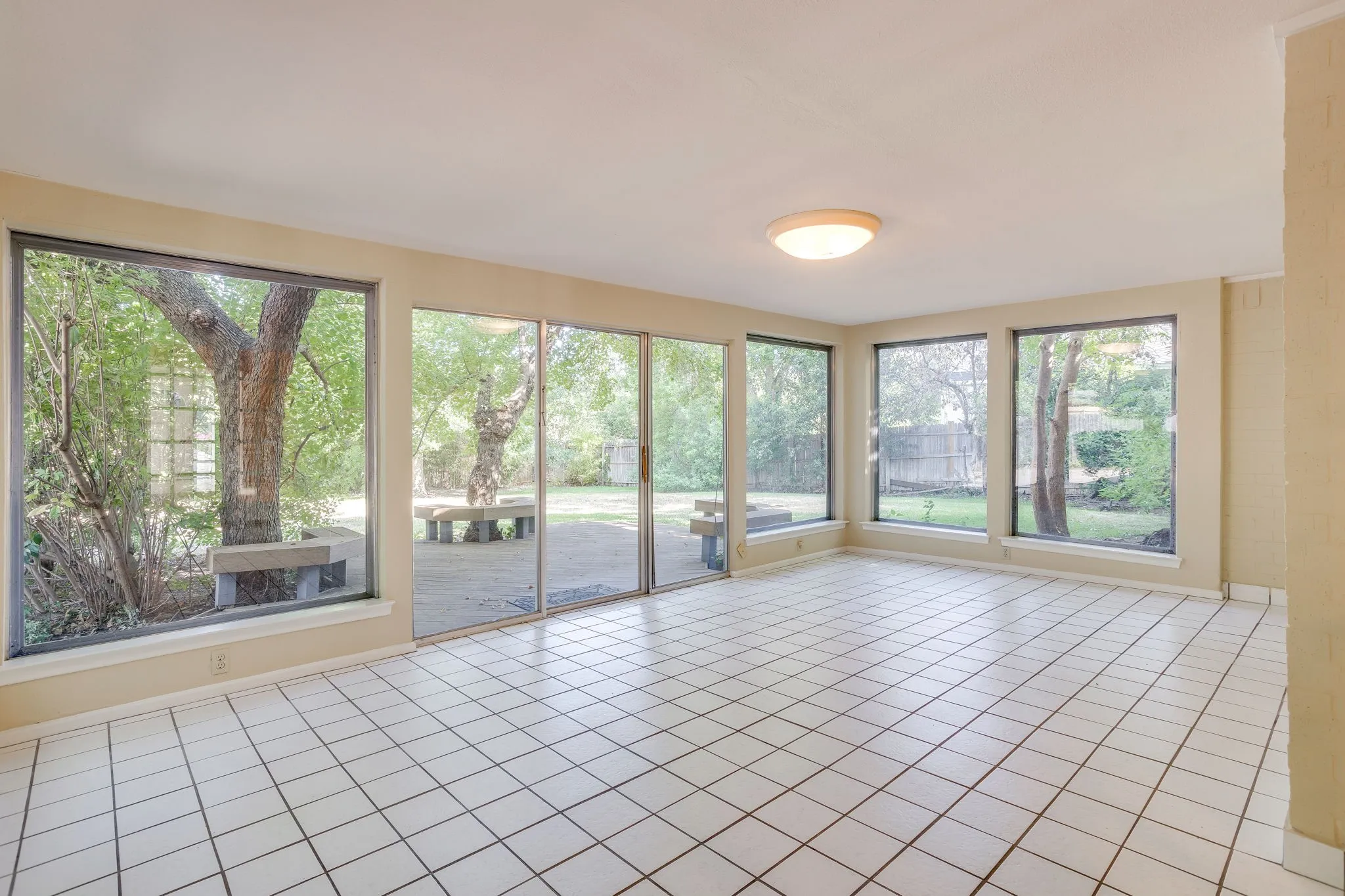 Single Family Residence For Sale in Tarrant County , 28 Bounty Road W, Benbrook, Texas 76132, 4 Bedroom, 4 Bathroom, 2 Garage spaces, 2,645 Sqft, built in 1970, mls#21380565, Real Estate Agent in Benbrook, Homes For Sale in Tarrant county, Homes For Sale in Benbrook, Realtor in Benbrook Texas, Real Estate Brokerage Independent Realty Texas, Luminita Cordes Realtor