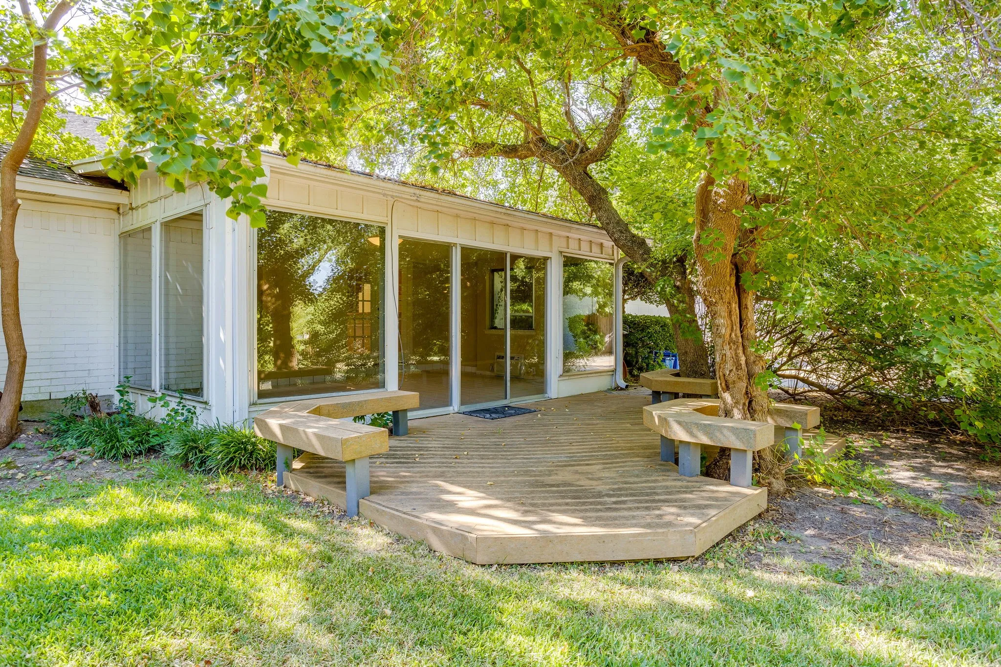 Single Family Residence For Sale in Tarrant County , 28 Bounty Road W, Benbrook, Texas 76132, 4 Bedroom, 4 Bathroom, 2 Garage spaces, 2,645 Sqft, built in 1970, mls#21380565, Real Estate Agent in Benbrook, Homes For Sale in Tarrant county, Homes For Sale in Benbrook, Realtor in Benbrook Texas, Real Estate Brokerage Independent Realty Texas, Luminita Cordes Realtor