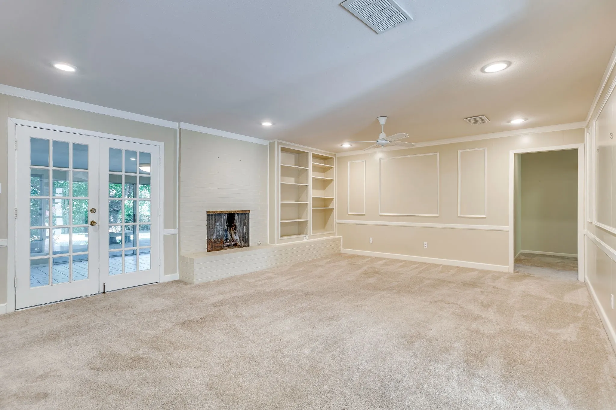 Single Family Residence For Sale in Tarrant County , 28 Bounty Road W, Benbrook, Texas 76132, 4 Bedroom, 4 Bathroom, 2 Garage spaces, 2,645 Sqft, built in 1970, mls#21380565, Real Estate Agent in Benbrook, Homes For Sale in Tarrant county, Homes For Sale in Benbrook, Realtor in Benbrook Texas, Real Estate Brokerage Independent Realty Texas, Luminita Cordes Realtor