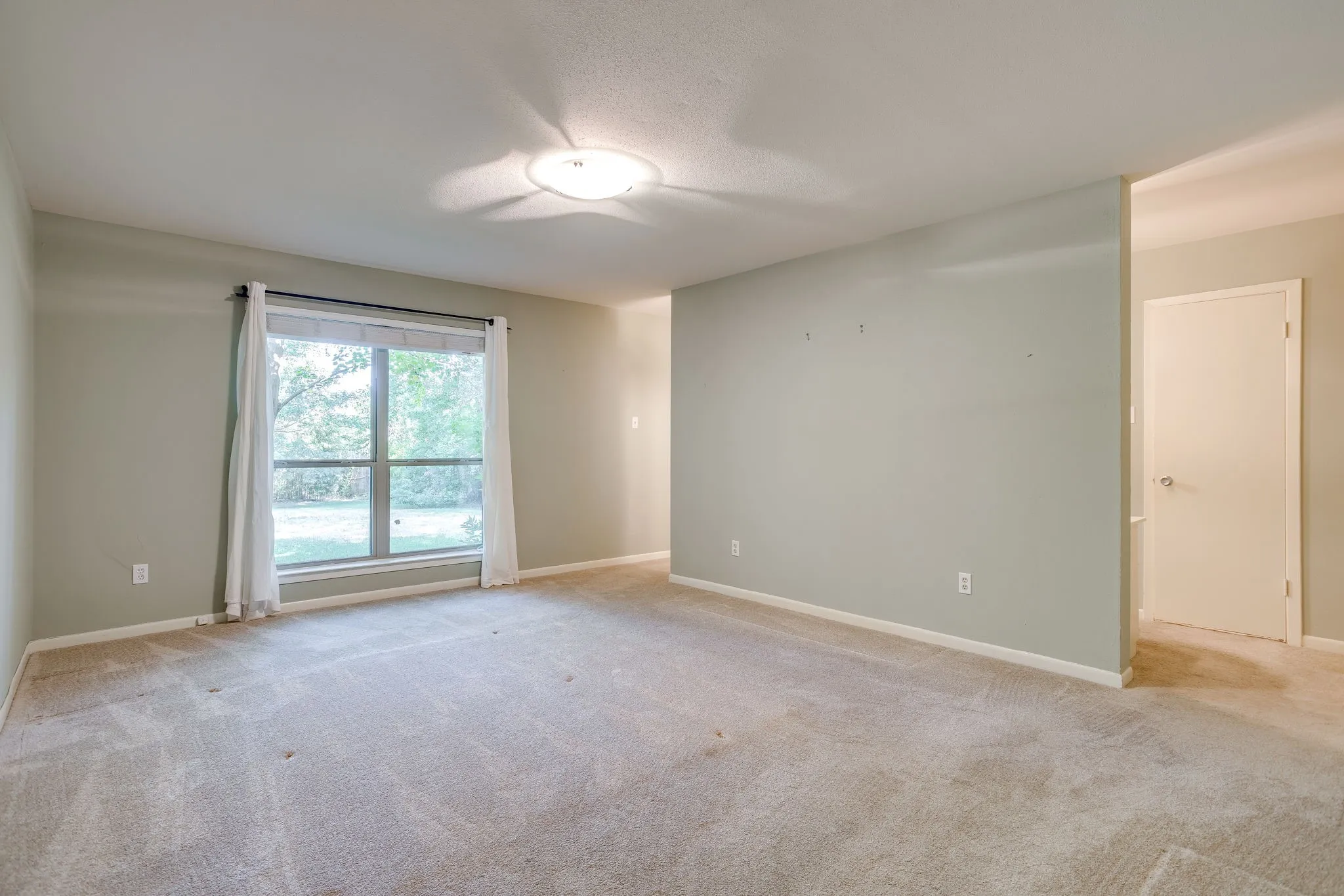 Single Family Residence For Sale in Tarrant County , 28 Bounty Road W, Benbrook, Texas 76132, 4 Bedroom, 4 Bathroom, 2 Garage spaces, 2,645 Sqft, built in 1970, mls#21380565, Real Estate Agent in Benbrook, Homes For Sale in Tarrant county, Homes For Sale in Benbrook, Realtor in Benbrook Texas, Real Estate Brokerage Independent Realty Texas, Luminita Cordes Realtor