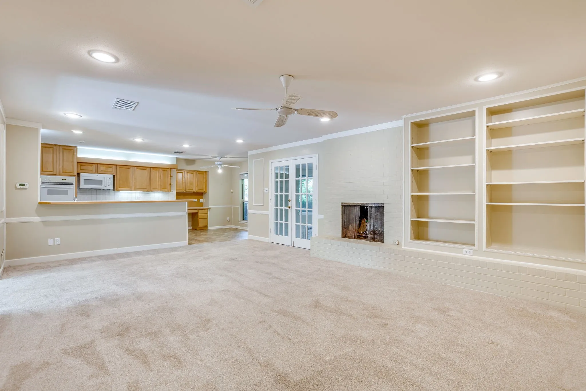Single Family Residence For Sale in Tarrant County , 28 Bounty Road W, Benbrook, Texas 76132, 4 Bedroom, 4 Bathroom, 2 Garage spaces, 2,645 Sqft, built in 1970, mls#21380565, Real Estate Agent in Benbrook, Homes For Sale in Tarrant county, Homes For Sale in Benbrook, Realtor in Benbrook Texas, Real Estate Brokerage Independent Realty Texas, Luminita Cordes Realtor