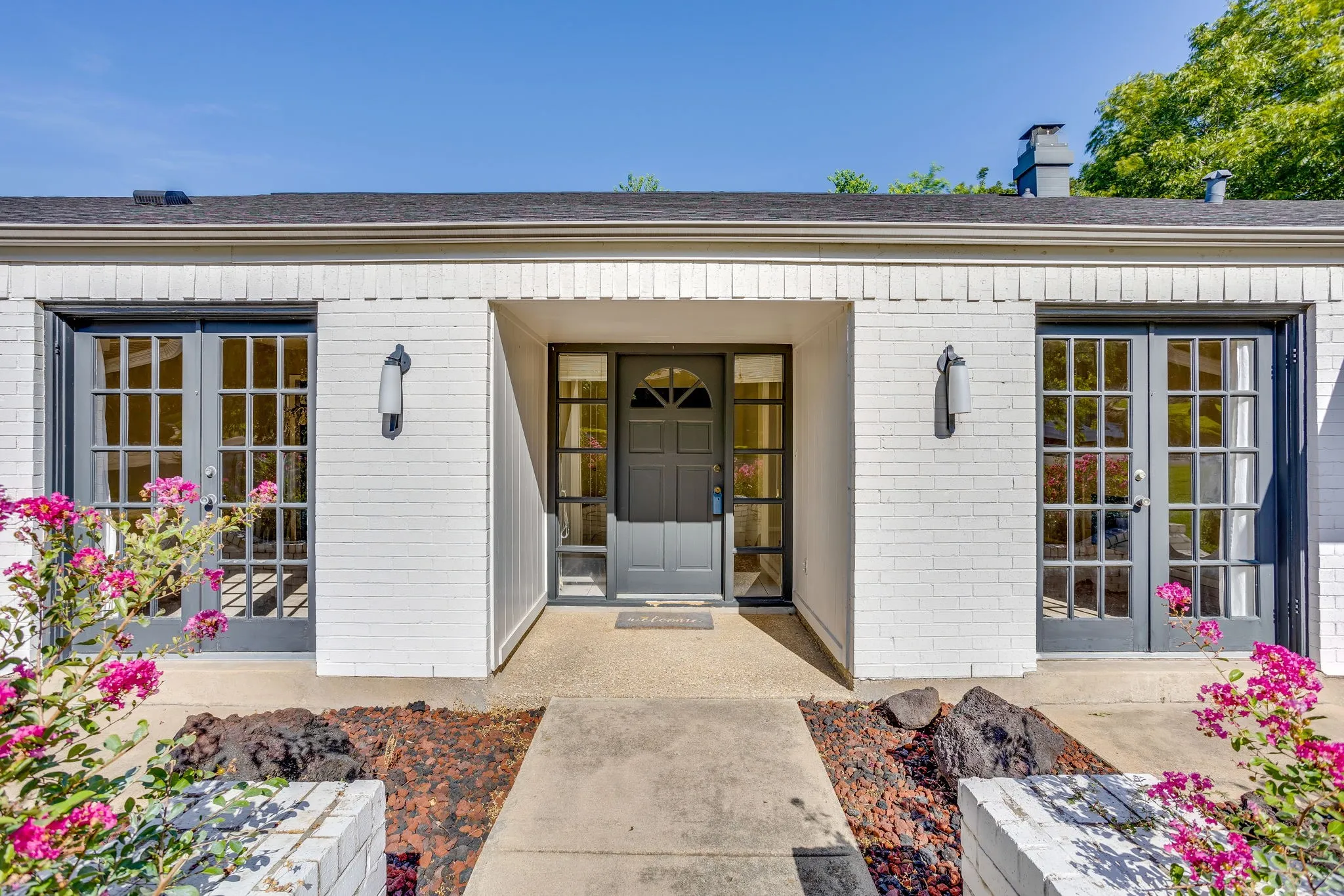 Single Family Residence For Sale in Tarrant County , 28 Bounty Road W, Benbrook, Texas 76132, 4 Bedroom, 4 Bathroom, 2 Garage spaces, 2,645 Sqft, built in 1970, mls#21380565, Real Estate Agent in Benbrook, Homes For Sale in Tarrant county, Homes For Sale in Benbrook, Realtor in Benbrook Texas, Real Estate Brokerage Independent Realty Texas, Luminita Cordes Realtor