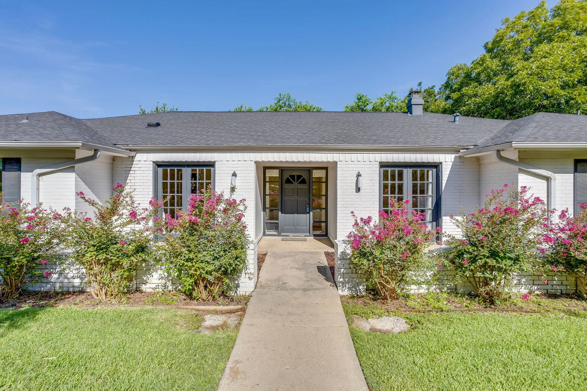 Single Family Residence For Sale in Tarrant County , 28 Bounty Road W, Benbrook, Texas 76132, 4 Bedroom, 4 Bathroom, 2 Garage spaces, 2,645 Sqft, built in 1970, mls#21380565, Real Estate Agent in Benbrook, Homes For Sale in Tarrant county, Homes For Sale in Benbrook, Realtor in Benbrook Texas, Real Estate Brokerage Independent Realty Texas, Luminita Cordes Realtor