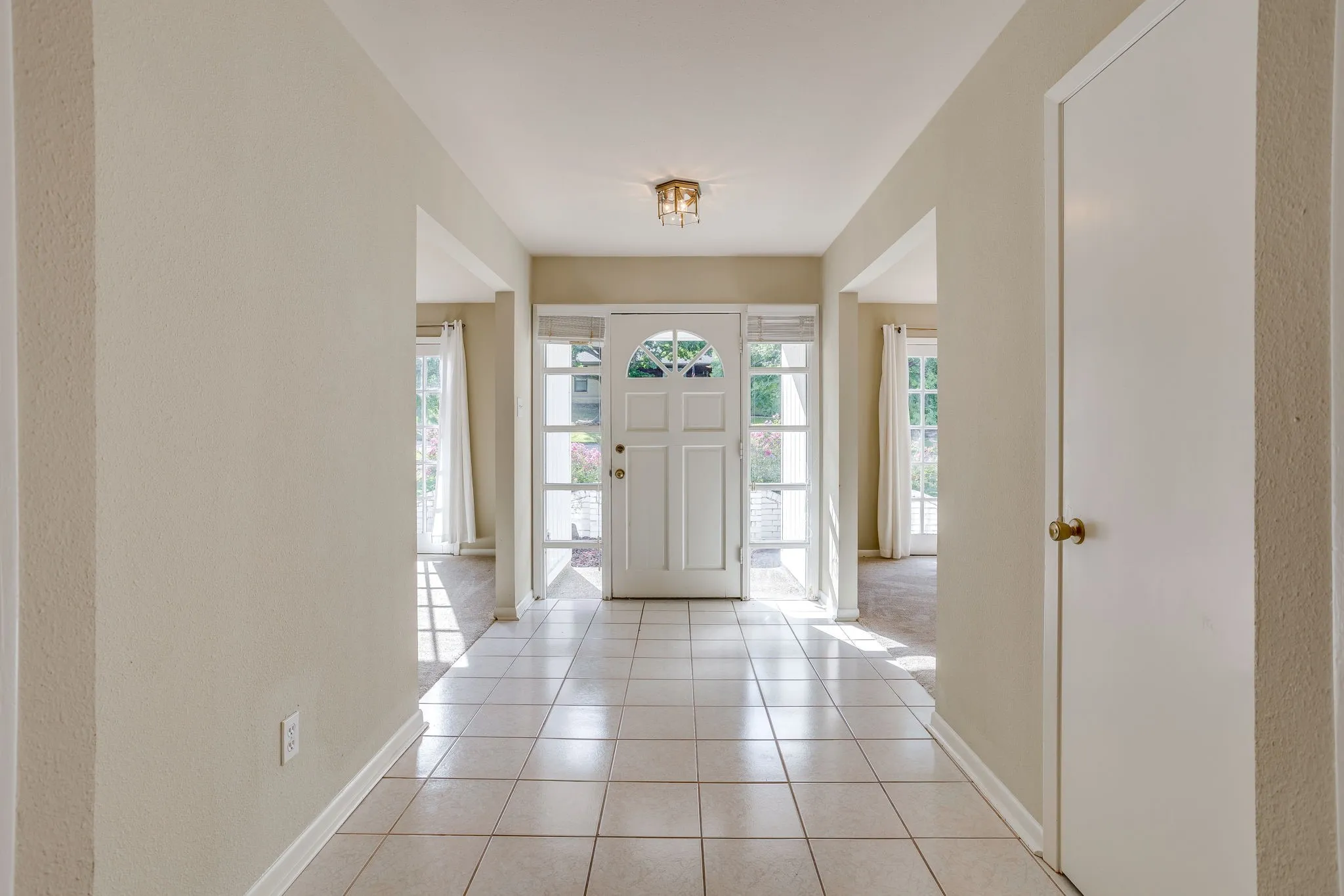 Single Family Residence For Sale in Tarrant County , 28 Bounty Road W, Benbrook, Texas 76132, 4 Bedroom, 4 Bathroom, 2 Garage spaces, 2,645 Sqft, built in 1970, mls#21380565, Real Estate Agent in Benbrook, Homes For Sale in Tarrant county, Homes For Sale in Benbrook, Realtor in Benbrook Texas, Real Estate Brokerage Independent Realty Texas, Luminita Cordes Realtor