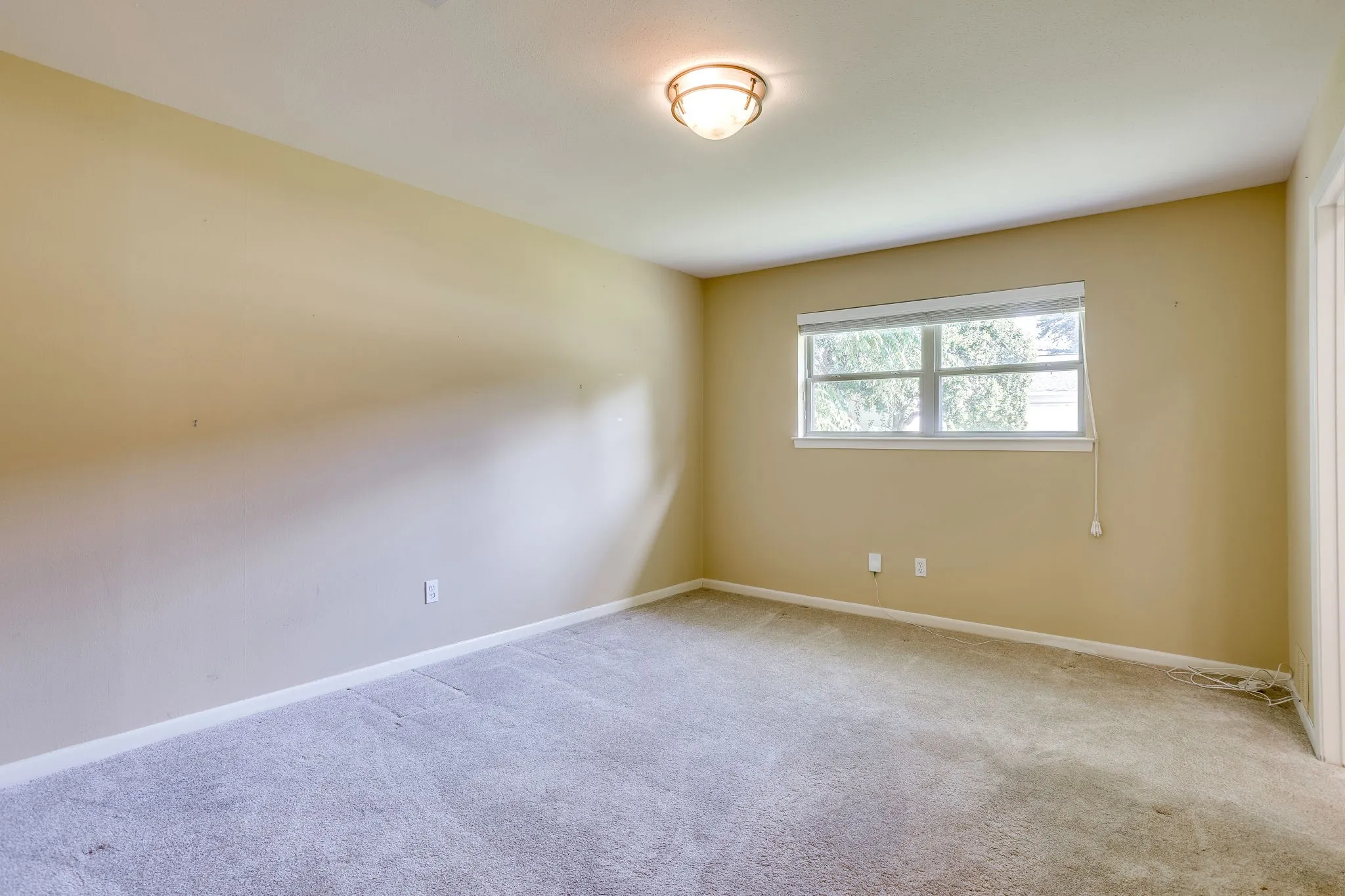Single Family Residence For Sale in Tarrant County , 28 Bounty Road W, Benbrook, Texas 76132, 4 Bedroom, 4 Bathroom, 2 Garage spaces, 2,645 Sqft, built in 1970, mls#21380565, Real Estate Agent in Benbrook, Homes For Sale in Tarrant county, Homes For Sale in Benbrook, Realtor in Benbrook Texas, Real Estate Brokerage Independent Realty Texas, Luminita Cordes Realtor