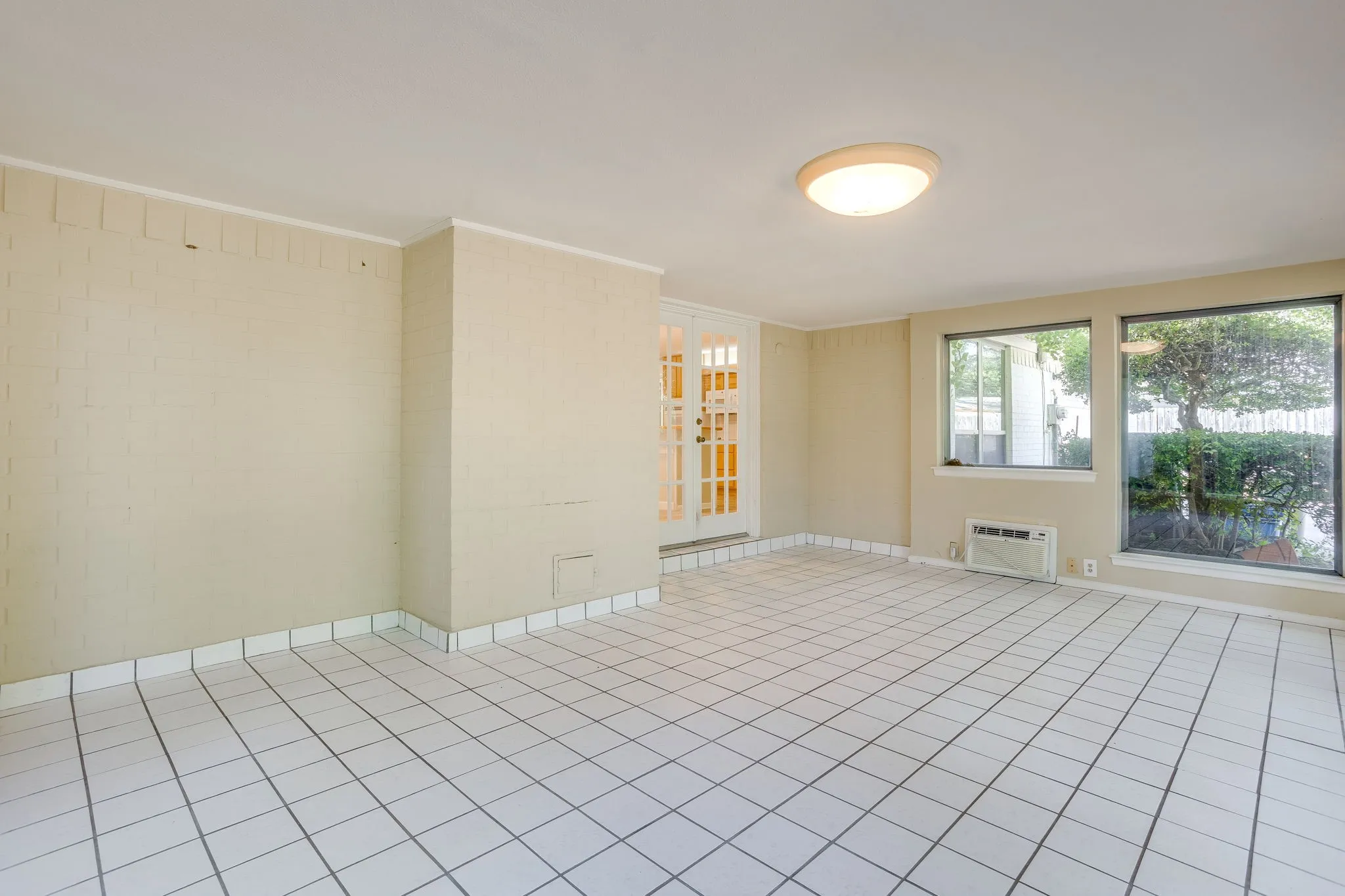 Single Family Residence For Sale in Tarrant County , 28 Bounty Road W, Benbrook, Texas 76132, 4 Bedroom, 4 Bathroom, 2 Garage spaces, 2,645 Sqft, built in 1970, mls#21380565, Real Estate Agent in Benbrook, Homes For Sale in Tarrant county, Homes For Sale in Benbrook, Realtor in Benbrook Texas, Real Estate Brokerage Independent Realty Texas, Luminita Cordes Realtor