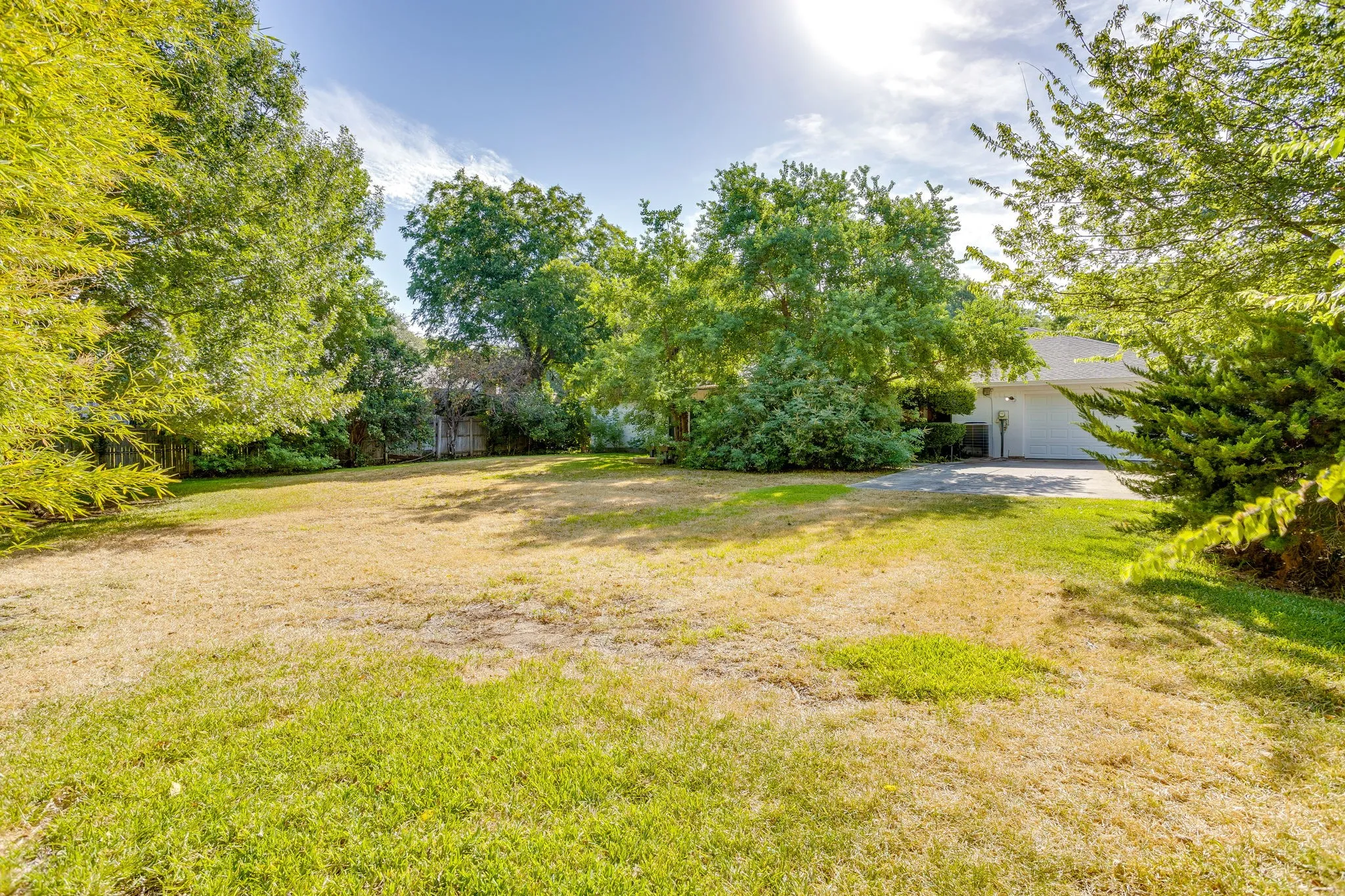 Single Family Residence For Sale in Tarrant County , 28 Bounty Road W, Benbrook, Texas 76132, 4 Bedroom, 4 Bathroom, 2 Garage spaces, 2,645 Sqft, built in 1970, mls#21380565, Real Estate Agent in Benbrook, Homes For Sale in Tarrant county, Homes For Sale in Benbrook, Realtor in Benbrook Texas, Real Estate Brokerage Independent Realty Texas, Luminita Cordes Realtor