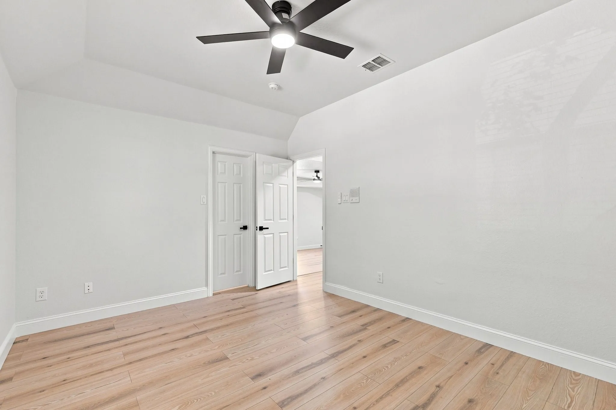 Single Family Residence For Sale in Collin County , 4421 Red Barn, Richardson, Texas 75082, 4 Bedroom, 3 Bathroom, 3 Garage spaces, 3,158 Sqft, built in 2002, mls#21379764, Real Estate Agent in Richardson, Homes For Sale in Collin county, Homes For Sale in Richardson, Realtor in Richardson Texas, Real Estate Brokerage Independent Realty Texas, Luminita Cordes Realtor