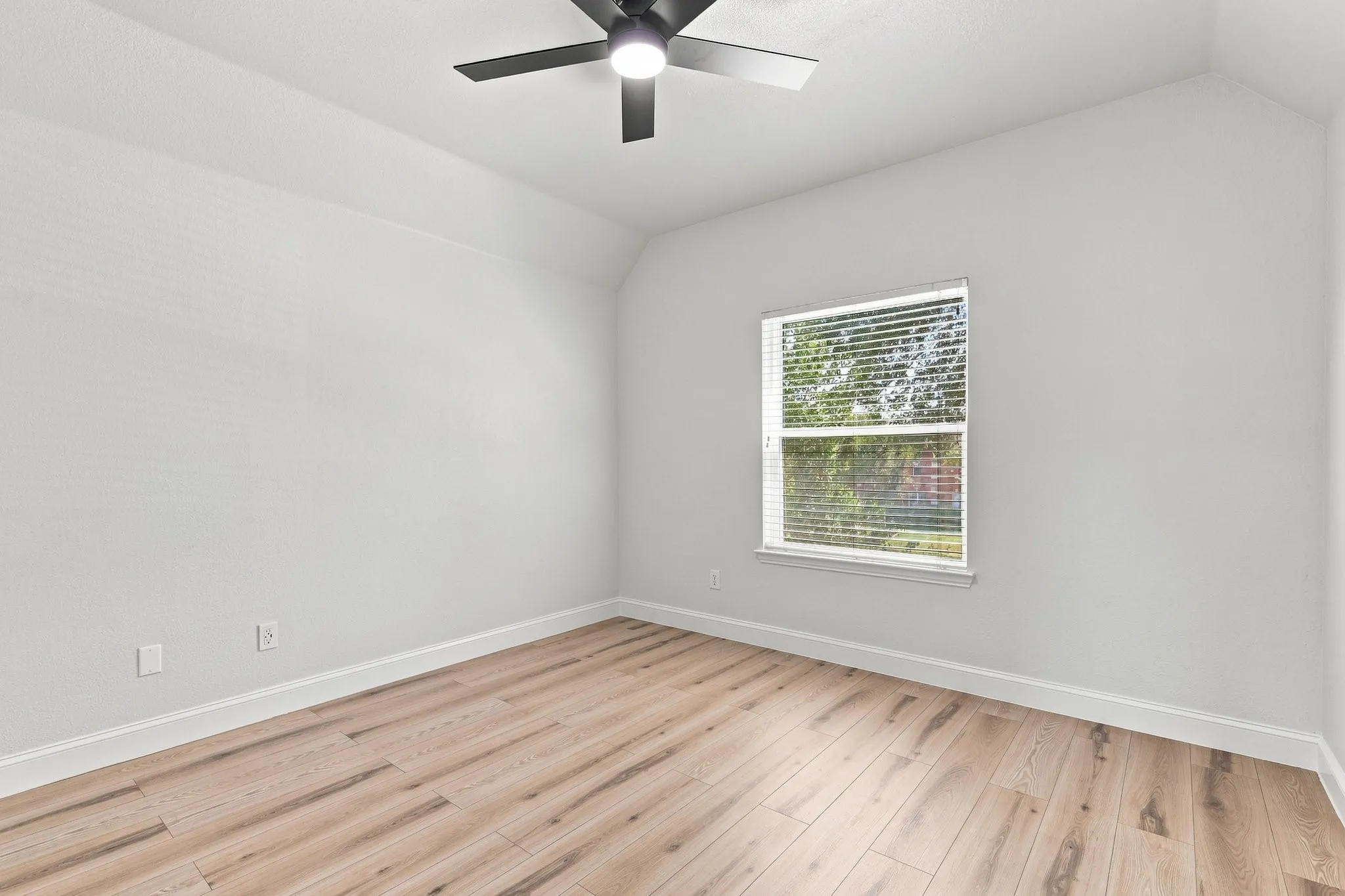 Single Family Residence For Sale in Collin County , 4421 Red Barn, Richardson, Texas 75082, 4 Bedroom, 3 Bathroom, 3 Garage spaces, 3,158 Sqft, built in 2002, mls#21379764, Real Estate Agent in Richardson, Homes For Sale in Collin county, Homes For Sale in Richardson, Realtor in Richardson Texas, Real Estate Brokerage Independent Realty Texas, Luminita Cordes Realtor