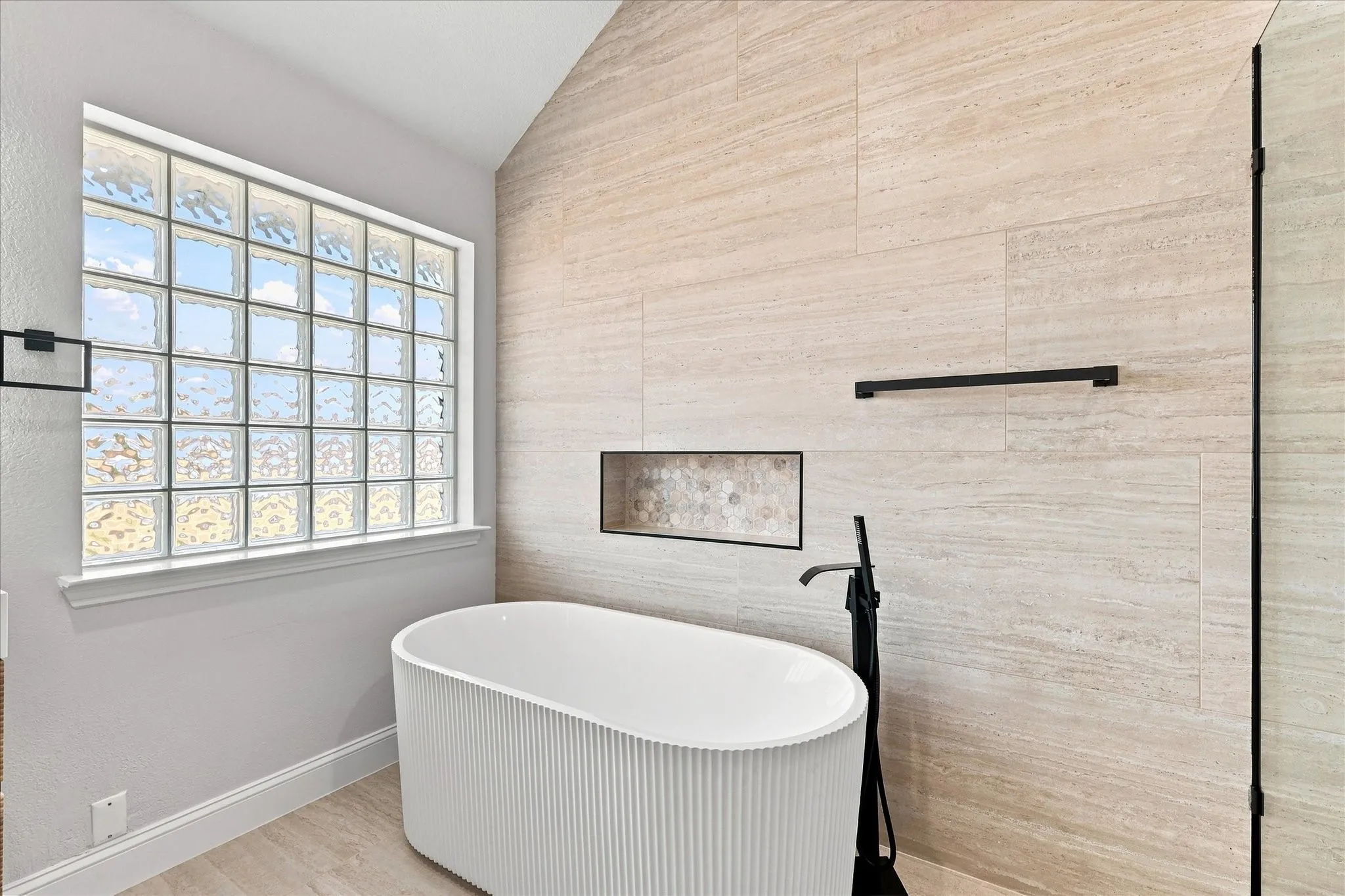 Single Family Residence For Sale in Collin County , 4421 Red Barn, Richardson, Texas 75082, 4 Bedroom, 3 Bathroom, 3 Garage spaces, 3,158 Sqft, built in 2002, mls#21379764, Real Estate Agent in Richardson, Homes For Sale in Collin county, Homes For Sale in Richardson, Realtor in Richardson Texas, Real Estate Brokerage Independent Realty Texas, Luminita Cordes Realtor