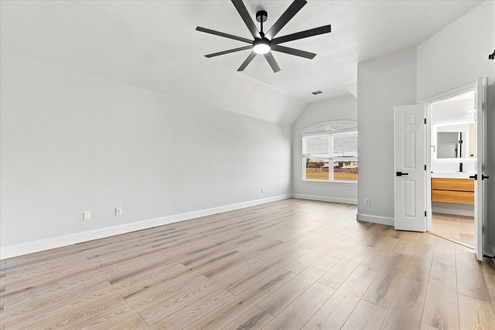 Single Family Residence For Sale in Collin County , 4421 Red Barn, Richardson, Texas 75082, 4 Bedroom, 3 Bathroom, 3 Garage spaces, 3,158 Sqft, built in 2002, mls#21379764, Real Estate Agent in Richardson, Homes For Sale in Collin county, Homes For Sale in Richardson, Realtor in Richardson Texas, Real Estate Brokerage Independent Realty Texas, Luminita Cordes Realtor