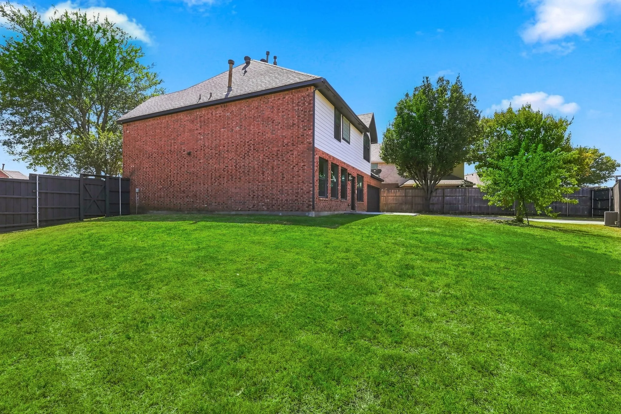 Single Family Residence For Sale in Collin County , 4421 Red Barn, Richardson, Texas 75082, 4 Bedroom, 3 Bathroom, 3 Garage spaces, 3,158 Sqft, built in 2002, mls#21379764, Real Estate Agent in Richardson, Homes For Sale in Collin county, Homes For Sale in Richardson, Realtor in Richardson Texas, Real Estate Brokerage Independent Realty Texas, Luminita Cordes Realtor