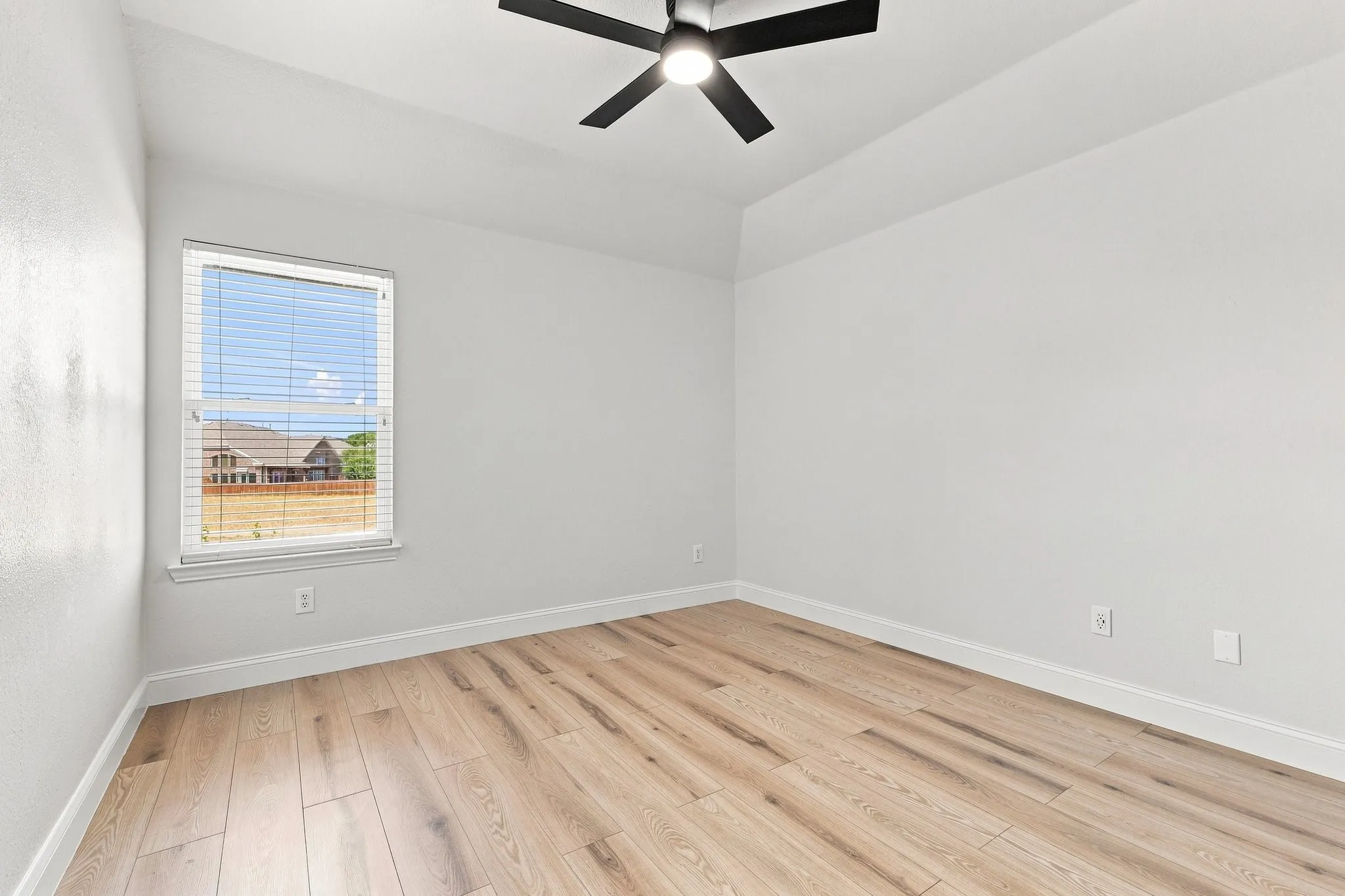 Single Family Residence For Sale in Collin County , 4421 Red Barn, Richardson, Texas 75082, 4 Bedroom, 3 Bathroom, 3 Garage spaces, 3,158 Sqft, built in 2002, mls#21379764, Real Estate Agent in Richardson, Homes For Sale in Collin county, Homes For Sale in Richardson, Realtor in Richardson Texas, Real Estate Brokerage Independent Realty Texas, Luminita Cordes Realtor