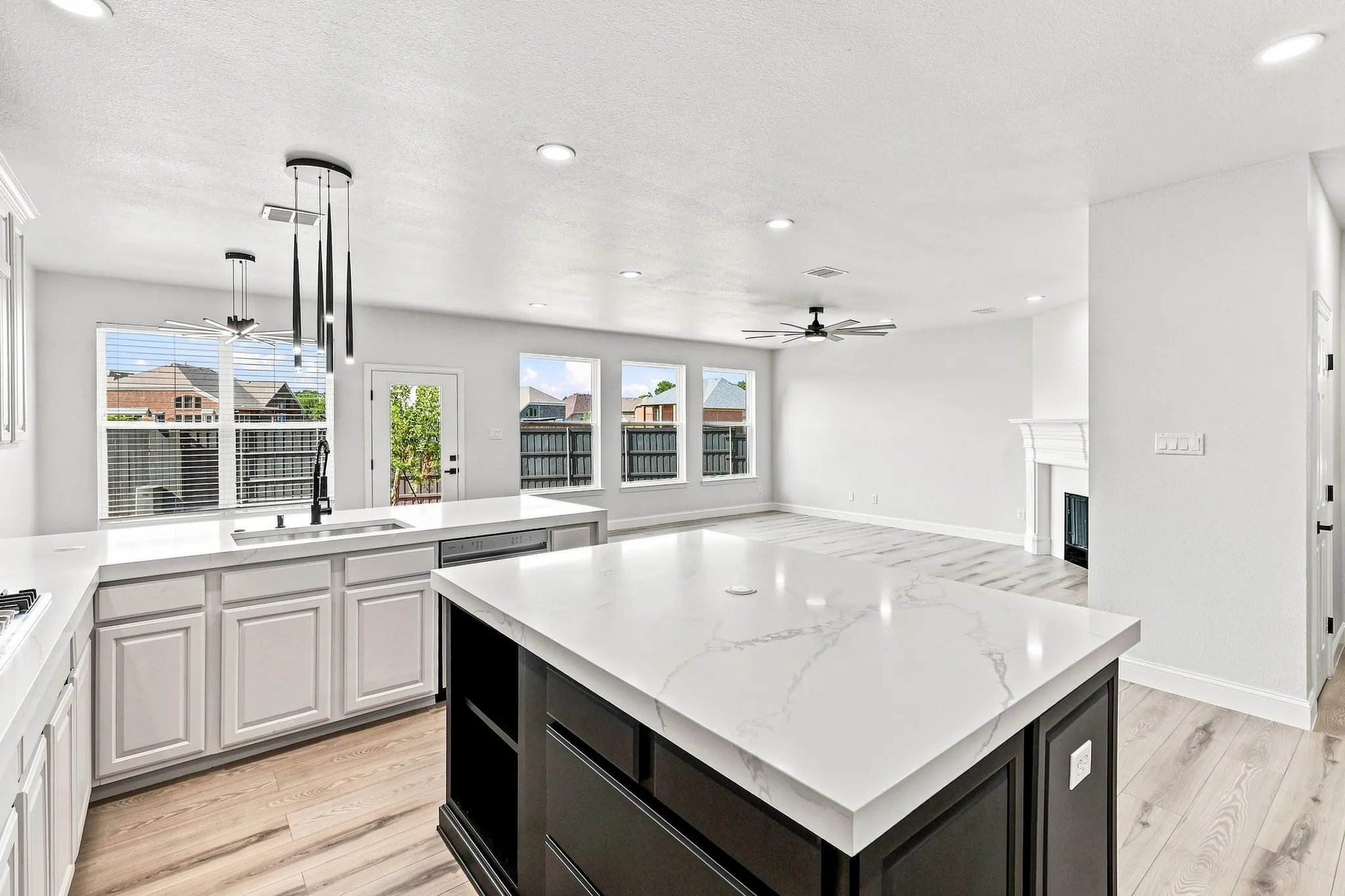 Single Family Residence For Sale in Collin County , 4421 Red Barn, Richardson, Texas 75082, 4 Bedroom, 3 Bathroom, 3 Garage spaces, 3,158 Sqft, built in 2002, mls#21379764, Real Estate Agent in Richardson, Homes For Sale in Collin county, Homes For Sale in Richardson, Realtor in Richardson Texas, Real Estate Brokerage Independent Realty Texas, Luminita Cordes Realtor