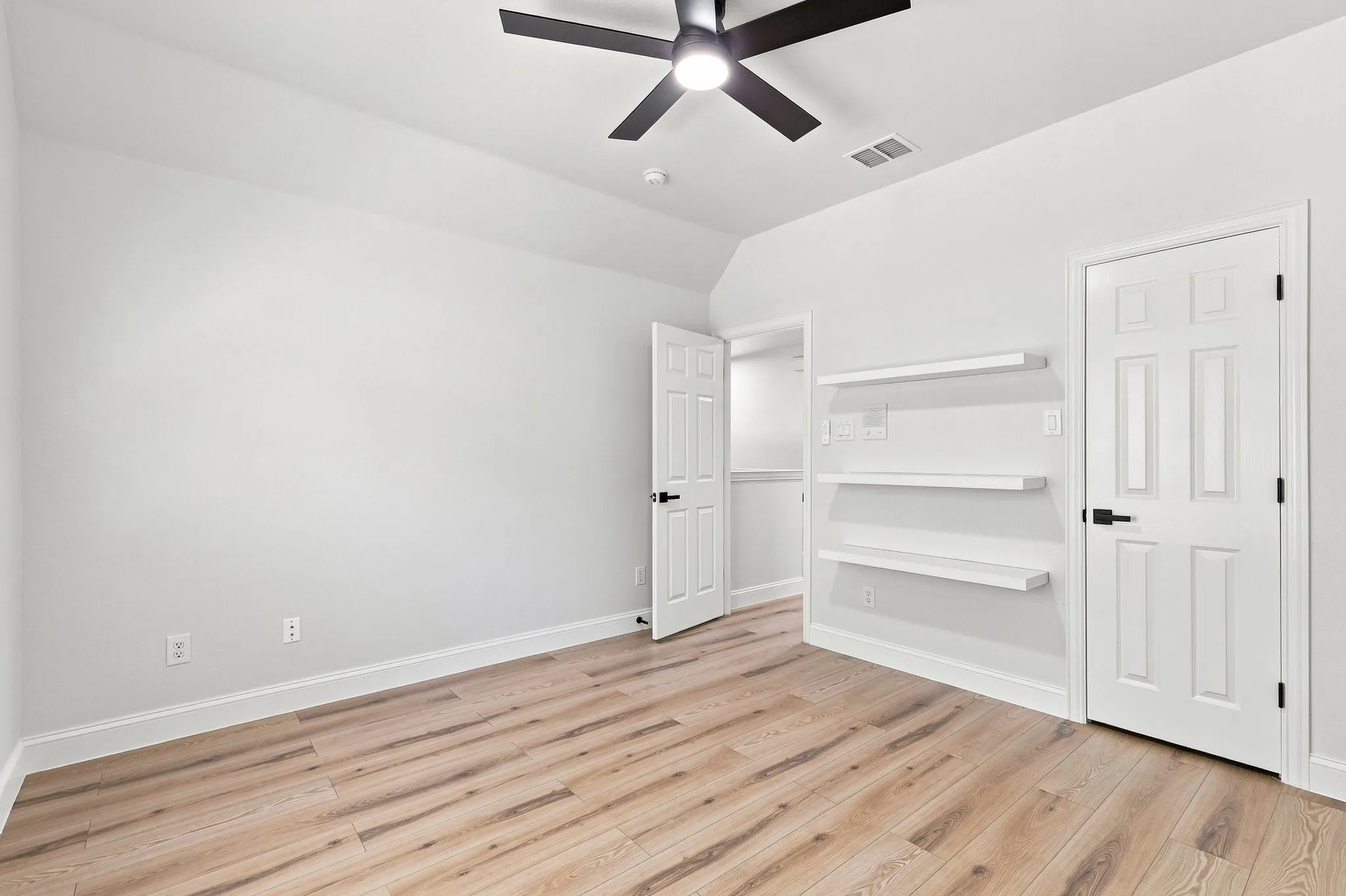 Single Family Residence For Sale in Collin County , 4421 Red Barn, Richardson, Texas 75082, 4 Bedroom, 3 Bathroom, 3 Garage spaces, 3,158 Sqft, built in 2002, mls#21379764, Real Estate Agent in Richardson, Homes For Sale in Collin county, Homes For Sale in Richardson, Realtor in Richardson Texas, Real Estate Brokerage Independent Realty Texas, Luminita Cordes Realtor