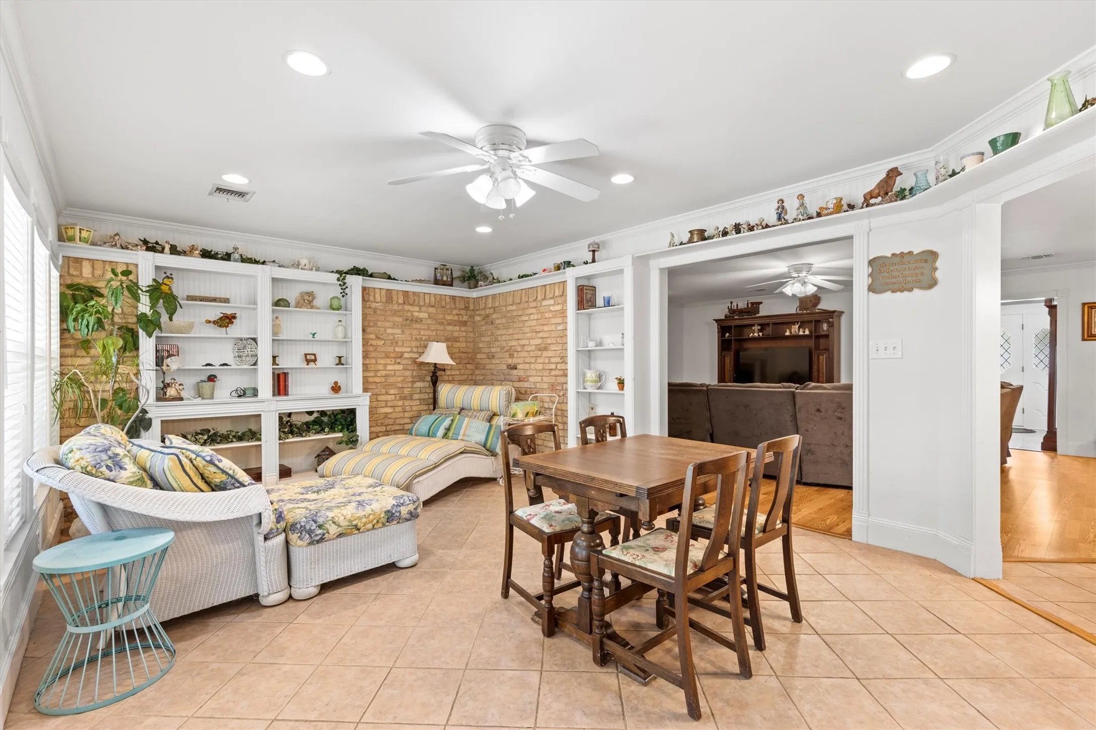 Single Family Residence For Sale in Collin County , 501 Jouette Street, Farmersville, Texas 75442, 4 Bedroom, 4 Bathroom, 2 Garage spaces, 2,996 Sqft, built in 1975, mls#21366334, Real Estate Agent in Farmersville, Homes For Sale in Collin county, Homes For Sale in Farmersville, Realtor in Farmersville Texas, Real Estate Brokerage Independent Realty Texas, Luminita Cordes Realtor