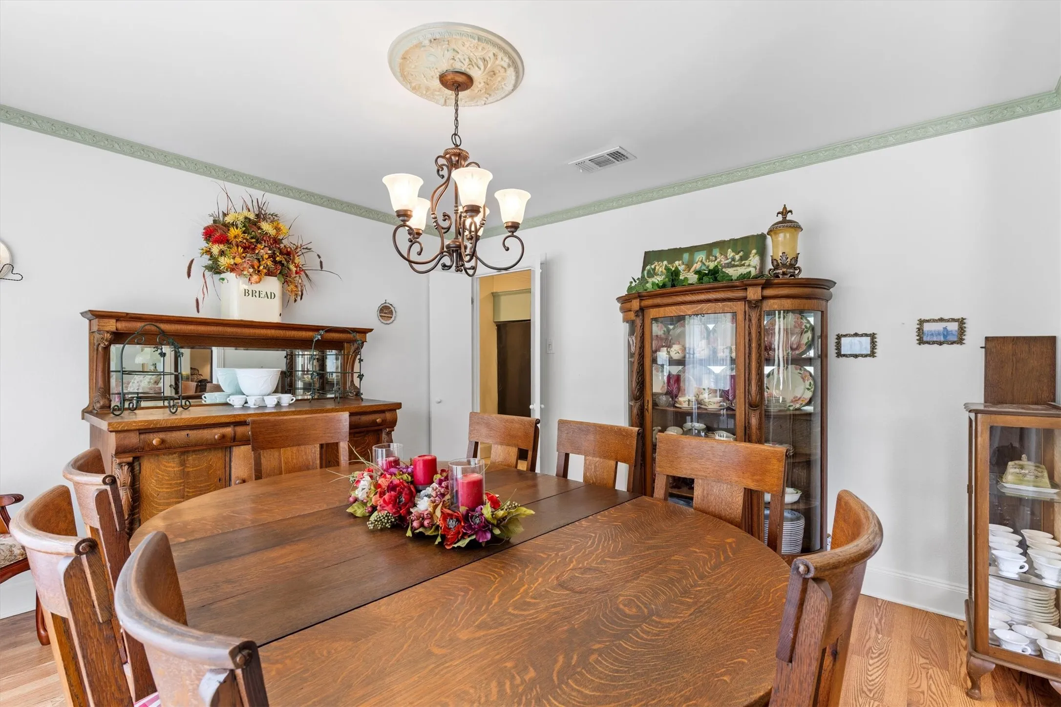 Single Family Residence For Sale in Collin County , 501 Jouette Street, Farmersville, Texas 75442, 4 Bedroom, 4 Bathroom, 2 Garage spaces, 2,996 Sqft, built in 1975, mls#21366334, Real Estate Agent in Farmersville, Homes For Sale in Collin county, Homes For Sale in Farmersville, Realtor in Farmersville Texas, Real Estate Brokerage Independent Realty Texas, Luminita Cordes Realtor