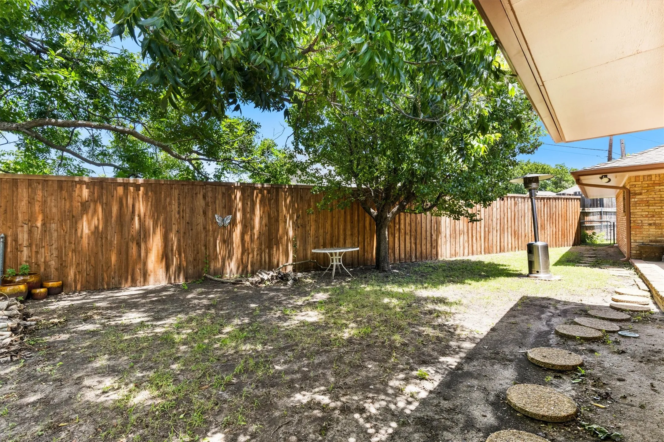 Single Family Residence For Sale in Collin County , 501 Jouette Street, Farmersville, Texas 75442, 4 Bedroom, 4 Bathroom, 2 Garage spaces, 2,996 Sqft, built in 1975, mls#21366334, Real Estate Agent in Farmersville, Homes For Sale in Collin county, Homes For Sale in Farmersville, Realtor in Farmersville Texas, Real Estate Brokerage Independent Realty Texas, Luminita Cordes Realtor