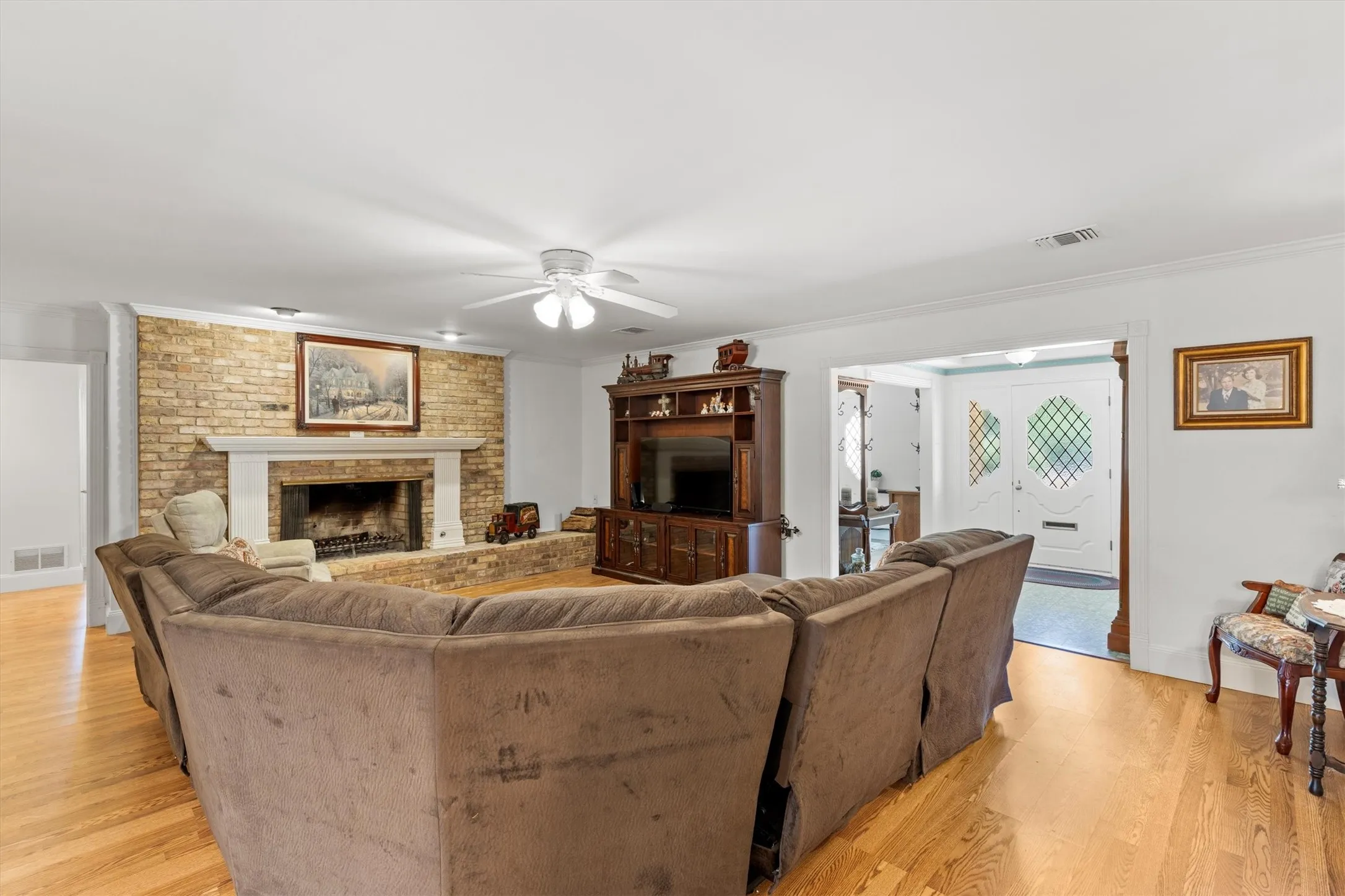 Single Family Residence For Sale in Collin County , 501 Jouette Street, Farmersville, Texas 75442, 4 Bedroom, 4 Bathroom, 2 Garage spaces, 2,996 Sqft, built in 1975, mls#21366334, Real Estate Agent in Farmersville, Homes For Sale in Collin county, Homes For Sale in Farmersville, Realtor in Farmersville Texas, Real Estate Brokerage Independent Realty Texas, Luminita Cordes Realtor