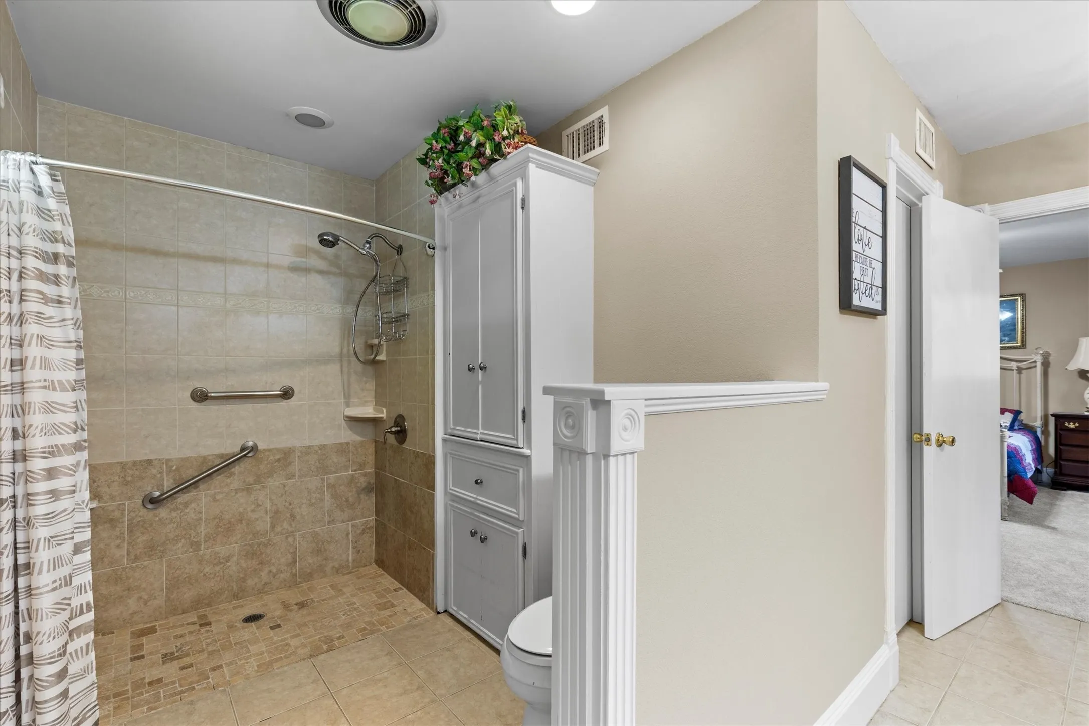 Single Family Residence For Sale in Collin County , 501 Jouette Street, Farmersville, Texas 75442, 4 Bedroom, 4 Bathroom, 2 Garage spaces, 2,996 Sqft, built in 1975, mls#21366334, Real Estate Agent in Farmersville, Homes For Sale in Collin county, Homes For Sale in Farmersville, Realtor in Farmersville Texas, Real Estate Brokerage Independent Realty Texas, Luminita Cordes Realtor