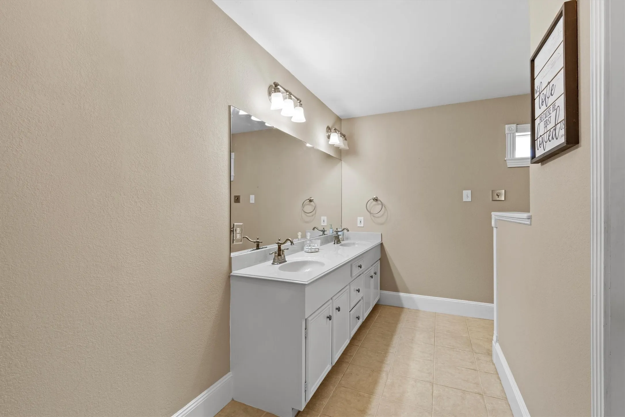 Single Family Residence For Sale in Collin County , 501 Jouette Street, Farmersville, Texas 75442, 4 Bedroom, 4 Bathroom, 2 Garage spaces, 2,996 Sqft, built in 1975, mls#21366334, Real Estate Agent in Farmersville, Homes For Sale in Collin county, Homes For Sale in Farmersville, Realtor in Farmersville Texas, Real Estate Brokerage Independent Realty Texas, Luminita Cordes Realtor