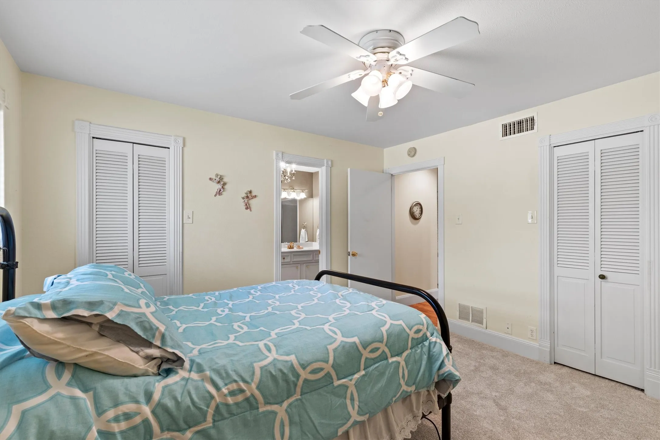 Single Family Residence For Sale in Collin County , 501 Jouette Street, Farmersville, Texas 75442, 4 Bedroom, 4 Bathroom, 2 Garage spaces, 2,996 Sqft, built in 1975, mls#21366334, Real Estate Agent in Farmersville, Homes For Sale in Collin county, Homes For Sale in Farmersville, Realtor in Farmersville Texas, Real Estate Brokerage Independent Realty Texas, Luminita Cordes Realtor