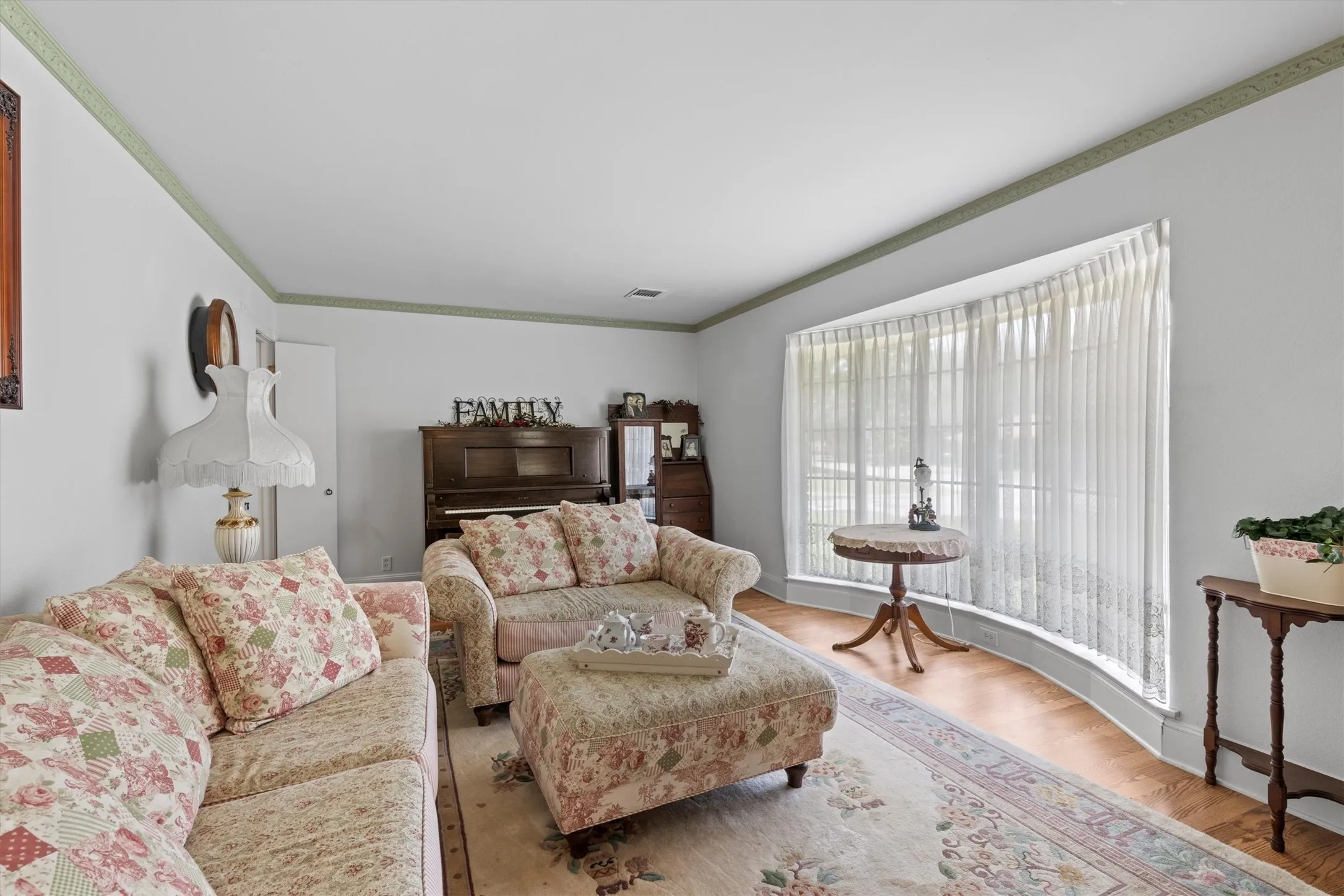 Single Family Residence For Sale in Collin County , 501 Jouette Street, Farmersville, Texas 75442, 4 Bedroom, 4 Bathroom, 2 Garage spaces, 2,996 Sqft, built in 1975, mls#21366334, Real Estate Agent in Farmersville, Homes For Sale in Collin county, Homes For Sale in Farmersville, Realtor in Farmersville Texas, Real Estate Brokerage Independent Realty Texas, Luminita Cordes Realtor