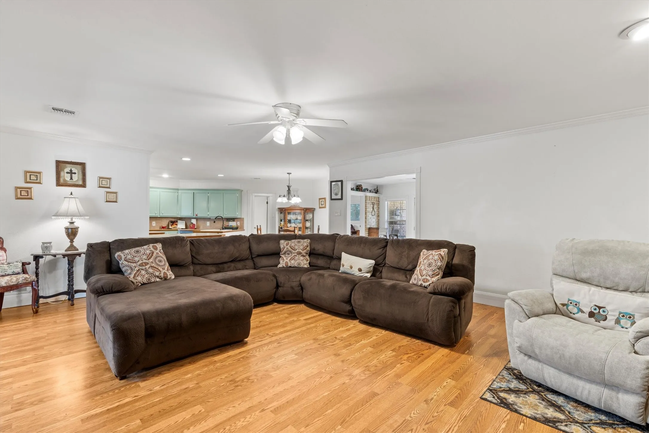 Single Family Residence For Sale in Collin County , 501 Jouette Street, Farmersville, Texas 75442, 4 Bedroom, 4 Bathroom, 2 Garage spaces, 2,996 Sqft, built in 1975, mls#21366334, Real Estate Agent in Farmersville, Homes For Sale in Collin county, Homes For Sale in Farmersville, Realtor in Farmersville Texas, Real Estate Brokerage Independent Realty Texas, Luminita Cordes Realtor