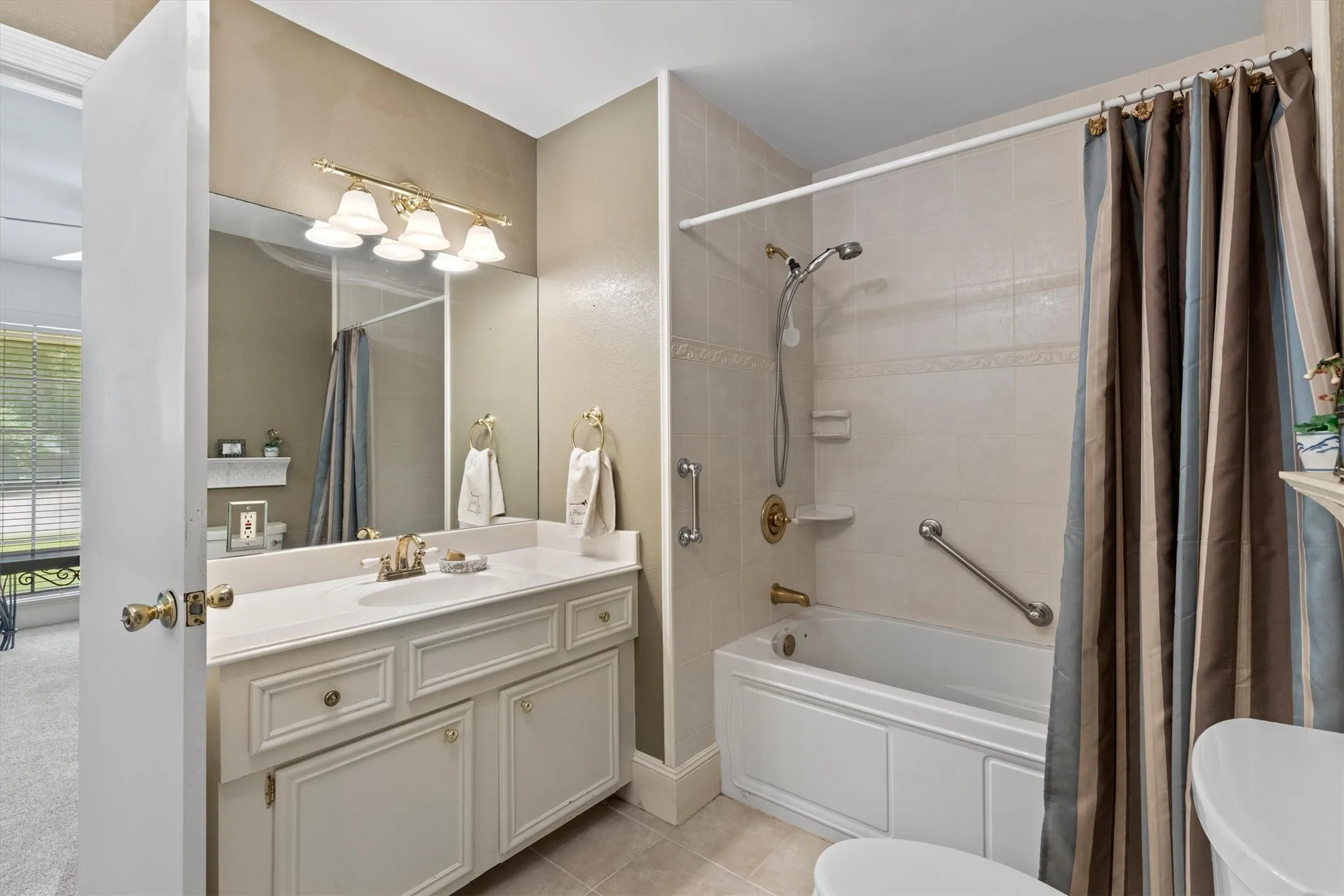 Single Family Residence For Sale in Collin County , 501 Jouette Street, Farmersville, Texas 75442, 4 Bedroom, 4 Bathroom, 2 Garage spaces, 2,996 Sqft, built in 1975, mls#21366334, Real Estate Agent in Farmersville, Homes For Sale in Collin county, Homes For Sale in Farmersville, Realtor in Farmersville Texas, Real Estate Brokerage Independent Realty Texas, Luminita Cordes Realtor