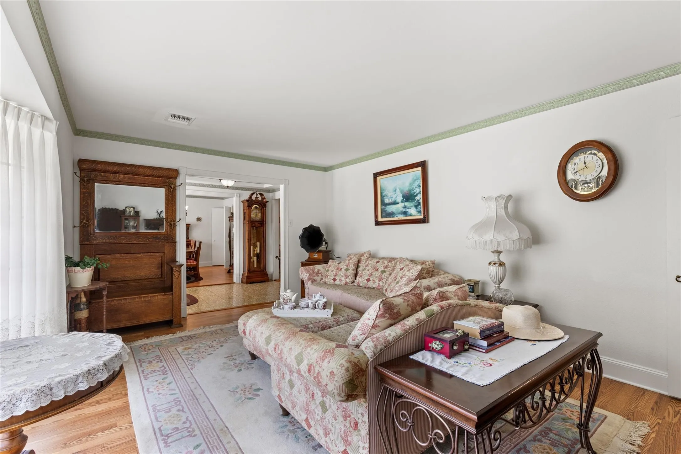 Single Family Residence For Sale in Collin County , 501 Jouette Street, Farmersville, Texas 75442, 4 Bedroom, 4 Bathroom, 2 Garage spaces, 2,996 Sqft, built in 1975, mls#21366334, Real Estate Agent in Farmersville, Homes For Sale in Collin county, Homes For Sale in Farmersville, Realtor in Farmersville Texas, Real Estate Brokerage Independent Realty Texas, Luminita Cordes Realtor