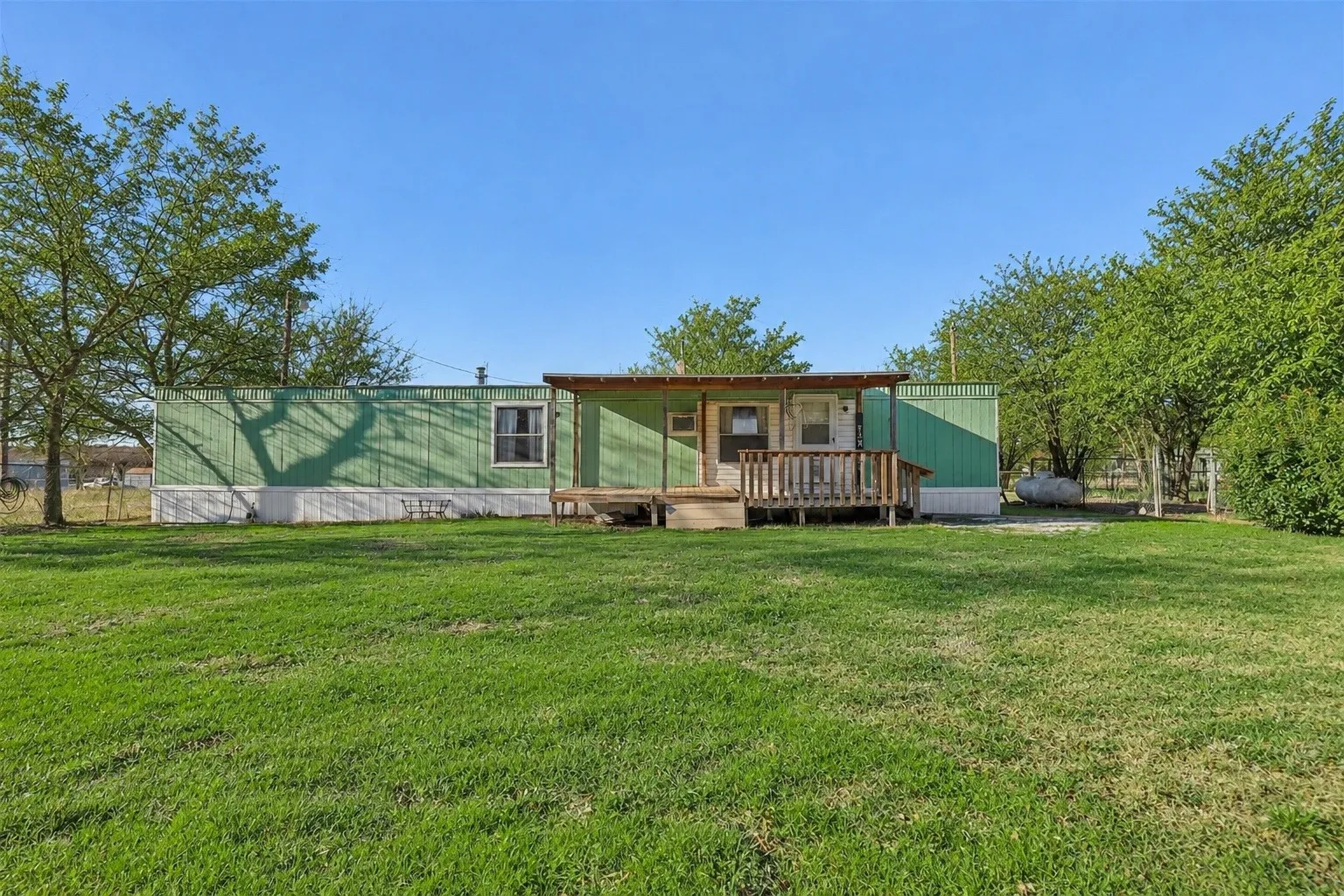 Mobile Home For Sale in Parker County , 2014 Spring Court, Azle, Texas 76020, 3 Bedroom, 2 Bathroom, Garage spaces, 924 Sqft, built in 0, mls#21380656, Real Estate Agent in Azle, Homes For Sale in Parker county, Homes For Sale in Azle, Realtor in Azle Texas, Real Estate Brokerage Independent Realty Texas, Luminita Cordes Realtor