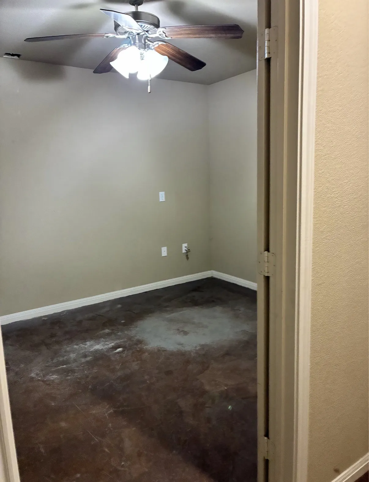Business For Rent in Mc Lennan County , 106 N Lacy Drive 108, Lacy Lakeview, Texas 76705, 0, 0, Garage spaces, 0 Sqft, built in 2009, mls#21380657, Real Estate Agent in Lacy Lakeview, Homes For Rent in Mc Lennan county, Homes For Rent in Lacy Lakeview, Realtor in Lacy Lakeview Texas, Real Estate Brokerage Independent Realty Texas, Luminita Cordes Realtor