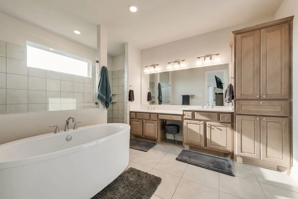 Single Family Residence For Sale in Ellis County , 481 Ike Road, Waxahachie, Texas 75165, 4 Bedroom, 5 Bathroom, 2 Garage spaces, 3,353 Sqft, built in 2021, mls#21380626, Real Estate Agent in Waxahachie, Homes For Sale in Ellis county, Homes For Sale in Waxahachie, Realtor in Waxahachie Texas, Real Estate Brokerage Independent Realty Texas, Luminita Cordes Realtor