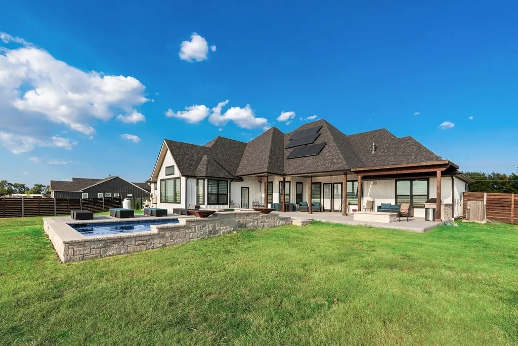 Single Family Residence For Sale in Ellis County , 481 Ike Road, Waxahachie, Texas 75165, 4 Bedroom, 5 Bathroom, 2 Garage spaces, 3,353 Sqft, built in 2021, mls#21380626, Real Estate Agent in Waxahachie, Homes For Sale in Ellis county, Homes For Sale in Waxahachie, Realtor in Waxahachie Texas, Real Estate Brokerage Independent Realty Texas, Luminita Cordes Realtor