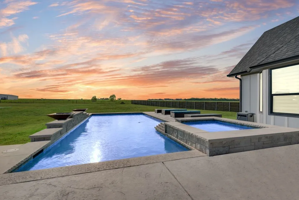 Single Family Residence For Sale in Ellis County , 481 Ike Road, Waxahachie, Texas 75165, 4 Bedroom, 5 Bathroom, 2 Garage spaces, 3,353 Sqft, built in 2021, mls#21380626, Real Estate Agent in Waxahachie, Homes For Sale in Ellis county, Homes For Sale in Waxahachie, Realtor in Waxahachie Texas, Real Estate Brokerage Independent Realty Texas, Luminita Cordes Realtor