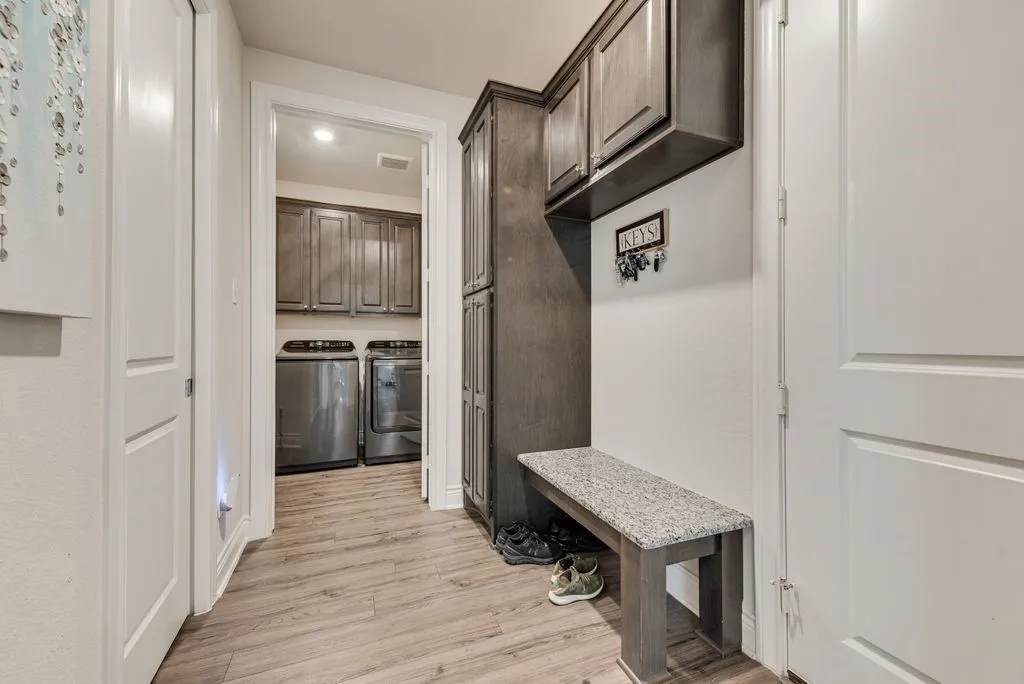 Single Family Residence For Sale in Ellis County , 481 Ike Road, Waxahachie, Texas 75165, 4 Bedroom, 5 Bathroom, 2 Garage spaces, 3,353 Sqft, built in 2021, mls#21380626, Real Estate Agent in Waxahachie, Homes For Sale in Ellis county, Homes For Sale in Waxahachie, Realtor in Waxahachie Texas, Real Estate Brokerage Independent Realty Texas, Luminita Cordes Realtor
