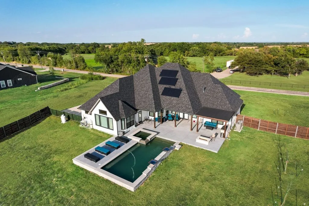 Single Family Residence For Sale in Ellis County , 481 Ike Road, Waxahachie, Texas 75165, 4 Bedroom, 5 Bathroom, 2 Garage spaces, 3,353 Sqft, built in 2021, mls#21380626, Real Estate Agent in Waxahachie, Homes For Sale in Ellis county, Homes For Sale in Waxahachie, Realtor in Waxahachie Texas, Real Estate Brokerage Independent Realty Texas, Luminita Cordes Realtor