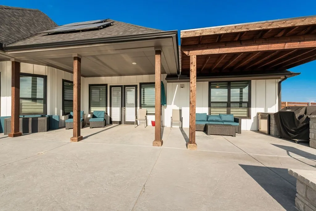 Single Family Residence For Sale in Ellis County , 481 Ike Road, Waxahachie, Texas 75165, 4 Bedroom, 5 Bathroom, 2 Garage spaces, 3,353 Sqft, built in 2021, mls#21380626, Real Estate Agent in Waxahachie, Homes For Sale in Ellis county, Homes For Sale in Waxahachie, Realtor in Waxahachie Texas, Real Estate Brokerage Independent Realty Texas, Luminita Cordes Realtor
