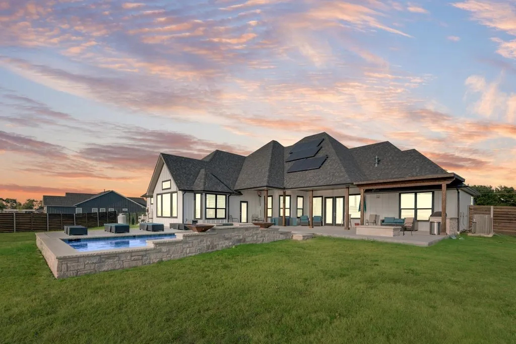 Single Family Residence For Sale in Ellis County , 481 Ike Road, Waxahachie, Texas 75165, 4 Bedroom, 5 Bathroom, 2 Garage spaces, 3,353 Sqft, built in 2021, mls#21380626, Real Estate Agent in Waxahachie, Homes For Sale in Ellis county, Homes For Sale in Waxahachie, Realtor in Waxahachie Texas, Real Estate Brokerage Independent Realty Texas, Luminita Cordes Realtor