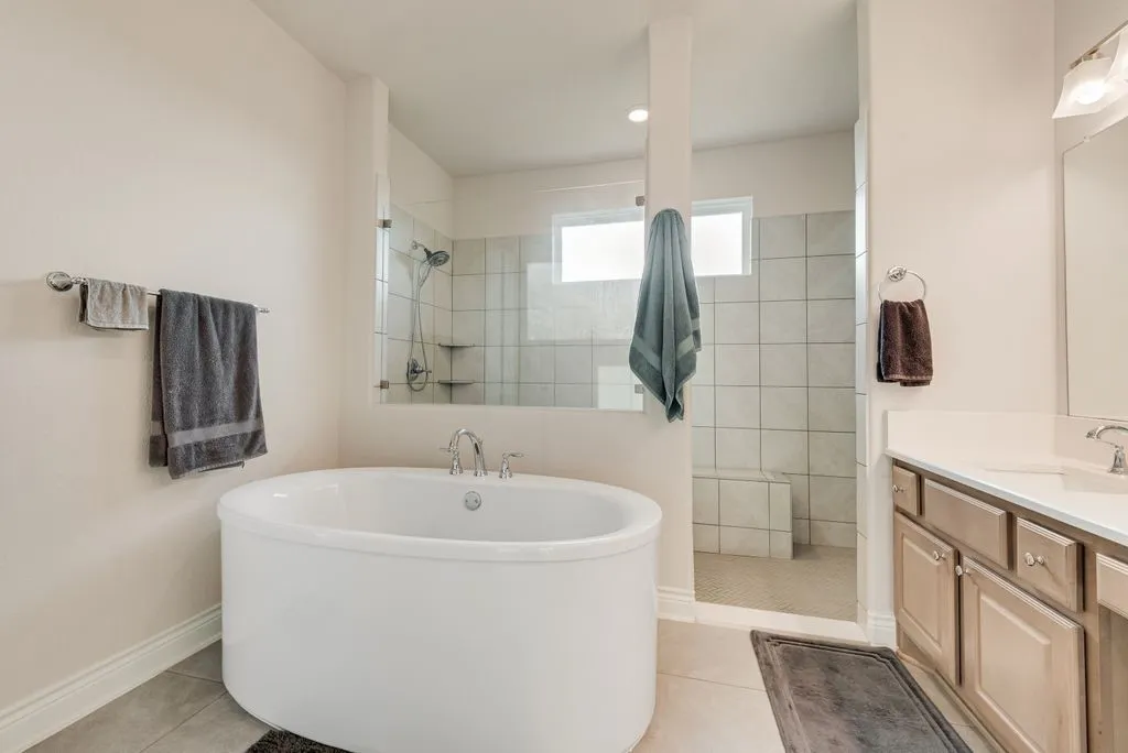 Single Family Residence For Sale in Ellis County , 481 Ike Road, Waxahachie, Texas 75165, 4 Bedroom, 5 Bathroom, 2 Garage spaces, 3,353 Sqft, built in 2021, mls#21380626, Real Estate Agent in Waxahachie, Homes For Sale in Ellis county, Homes For Sale in Waxahachie, Realtor in Waxahachie Texas, Real Estate Brokerage Independent Realty Texas, Luminita Cordes Realtor