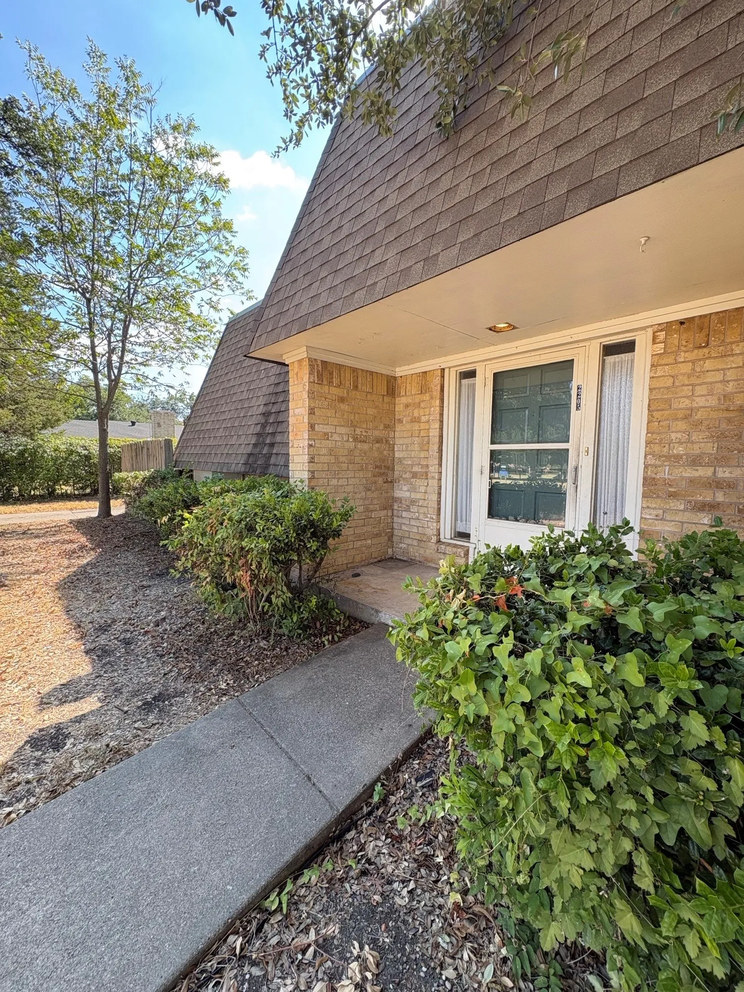 Duplex For Rent in Denton County , 2205 Bowling Green Street, Denton, Texas 76201, 2 Bedroom, 1 Bathroom, Garage spaces, 1,140 Sqft, built in 1975, mls#21380667, Real Estate Agent in Denton, Homes For Rent in Denton county, Homes For Rent in Denton, Realtor in Denton Texas, Real Estate Brokerage Independent Realty Texas, Luminita Cordes Realtor