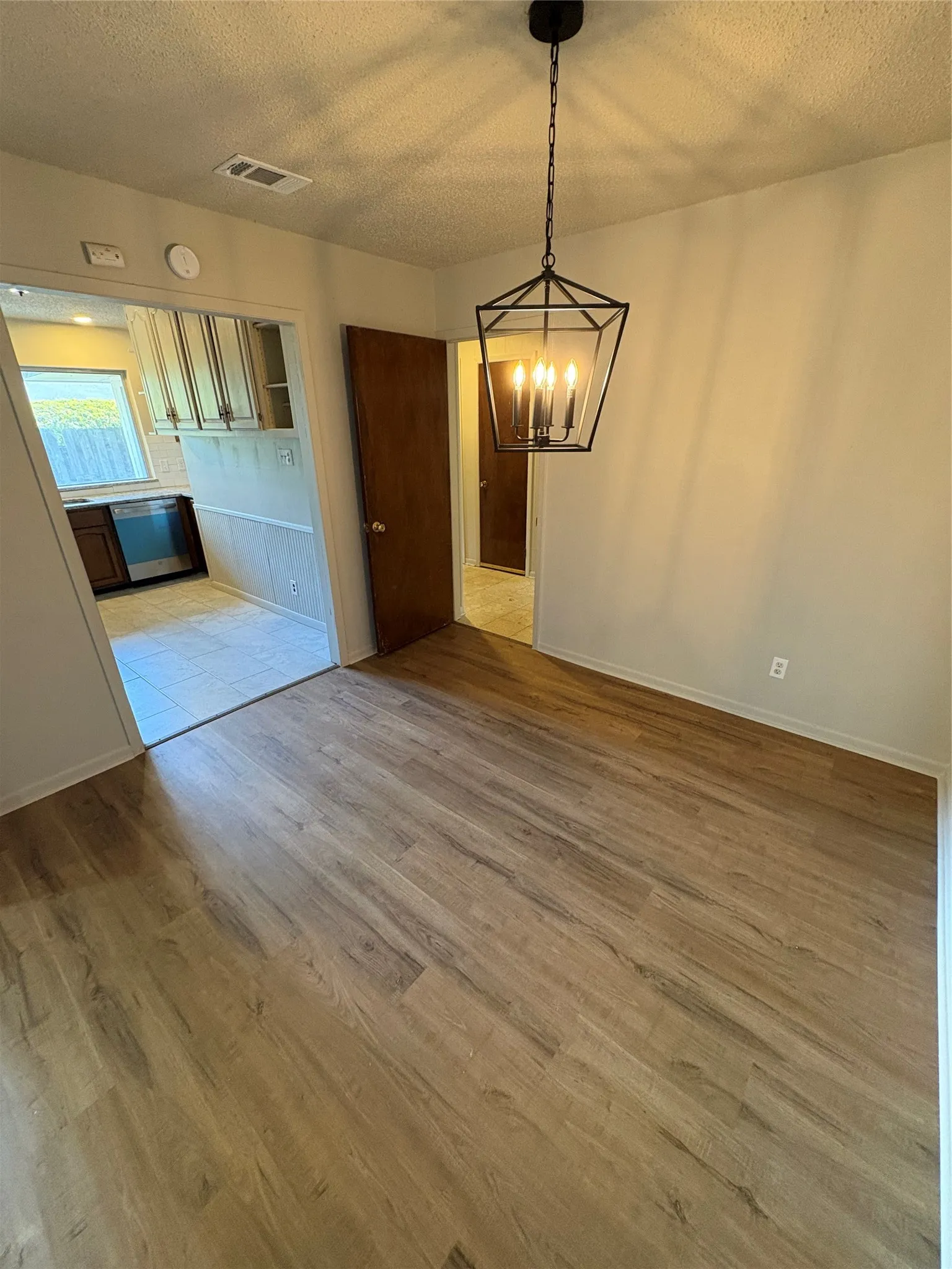 Duplex For Rent in Denton County , 2205 Bowling Green Street, Denton, Texas 76201, 2 Bedroom, 1 Bathroom, Garage spaces, 1,140 Sqft, built in 1975, mls#21380667, Real Estate Agent in Denton, Homes For Rent in Denton county, Homes For Rent in Denton, Realtor in Denton Texas, Real Estate Brokerage Independent Realty Texas, Luminita Cordes Realtor