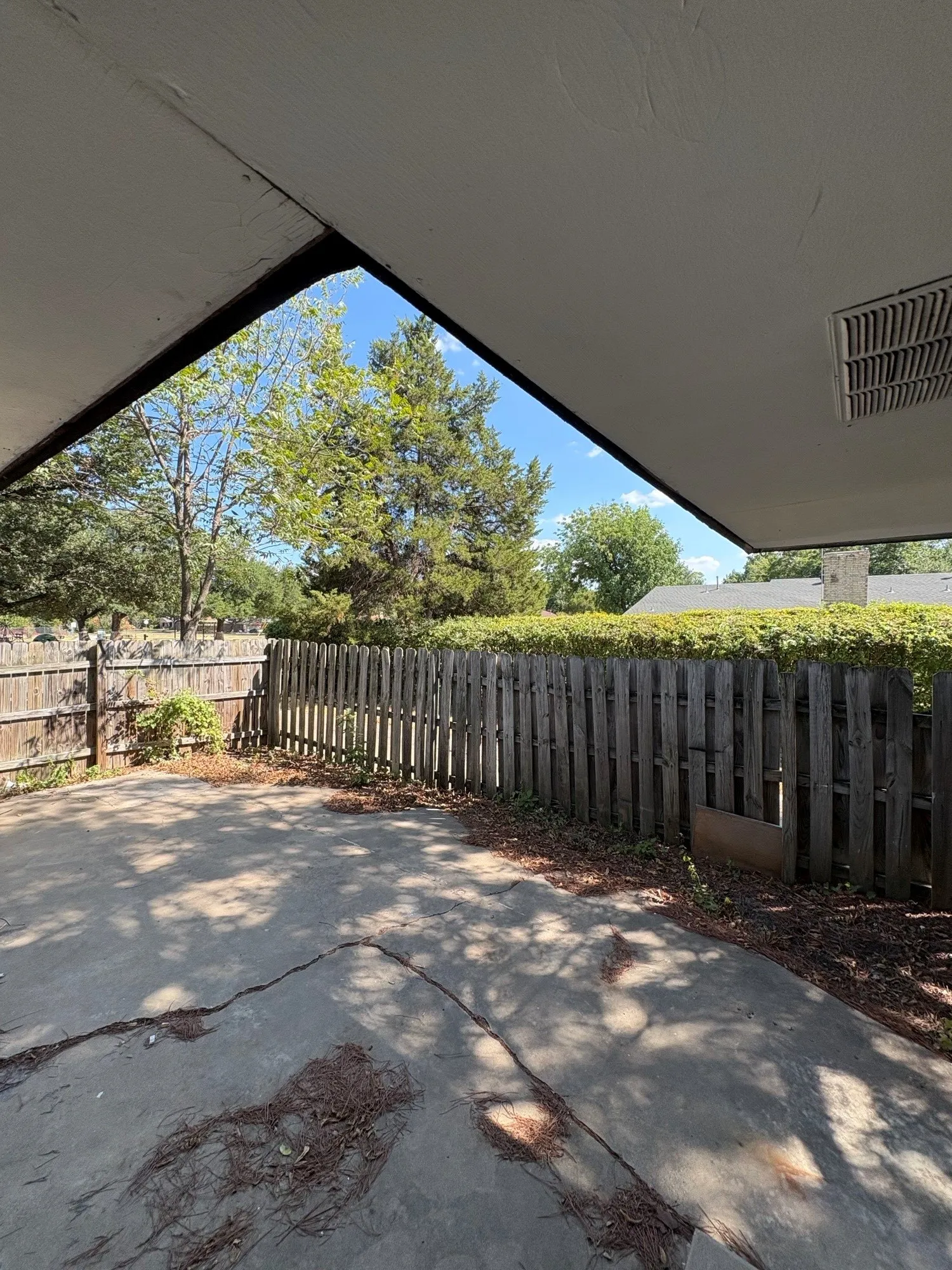 Duplex For Rent in Denton County , 2205 Bowling Green Street, Denton, Texas 76201, 2 Bedroom, 1 Bathroom, Garage spaces, 1,140 Sqft, built in 1975, mls#21380667, Real Estate Agent in Denton, Homes For Rent in Denton county, Homes For Rent in Denton, Realtor in Denton Texas, Real Estate Brokerage Independent Realty Texas, Luminita Cordes Realtor