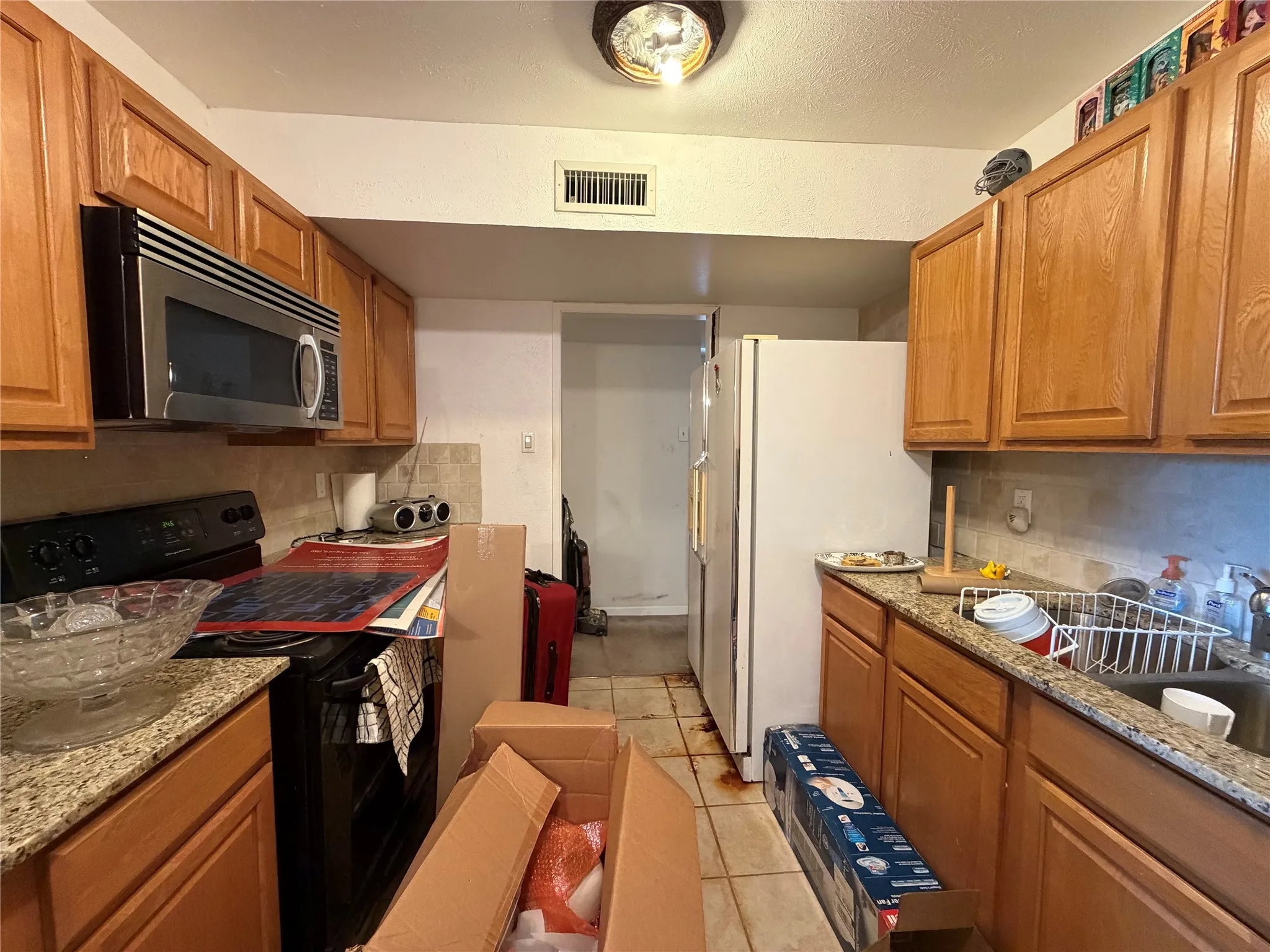 Single Family Residence For Sale in Tarrant County , 1416 Steinburg Lane, Fort Worth, Texas 76134, 3 Bedroom, 2 Bathroom, 2 Garage spaces, 1,502 Sqft, built in 1979, mls#21313965, Real Estate Agent in Fort Worth, Homes For Sale in Tarrant county, Homes For Sale in Fort Worth, Realtor in Fort Worth Texas, Real Estate Brokerage Independent Realty Texas, Luminita Cordes Realtor