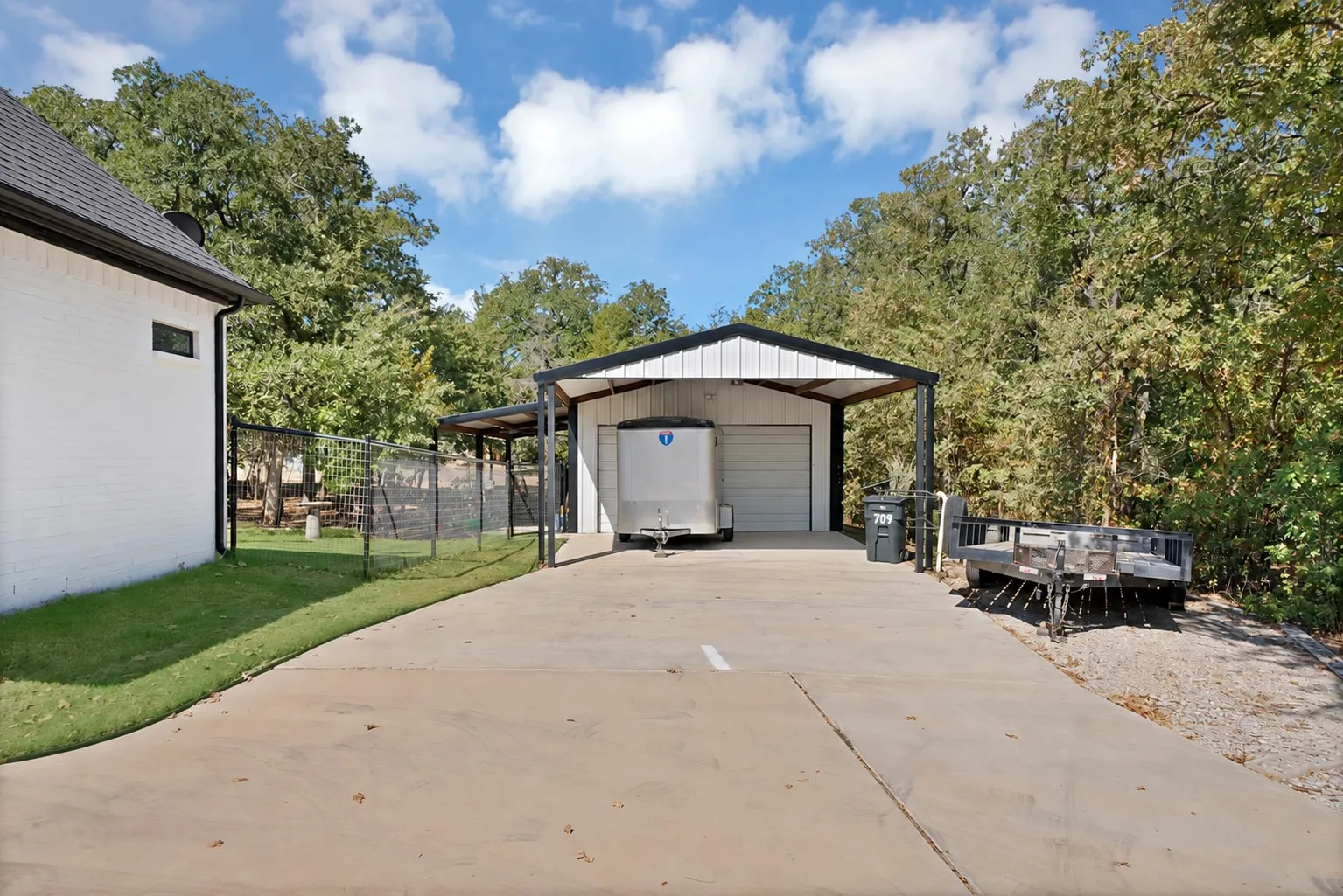 20x40 insulated worship with 220 + carport and porch